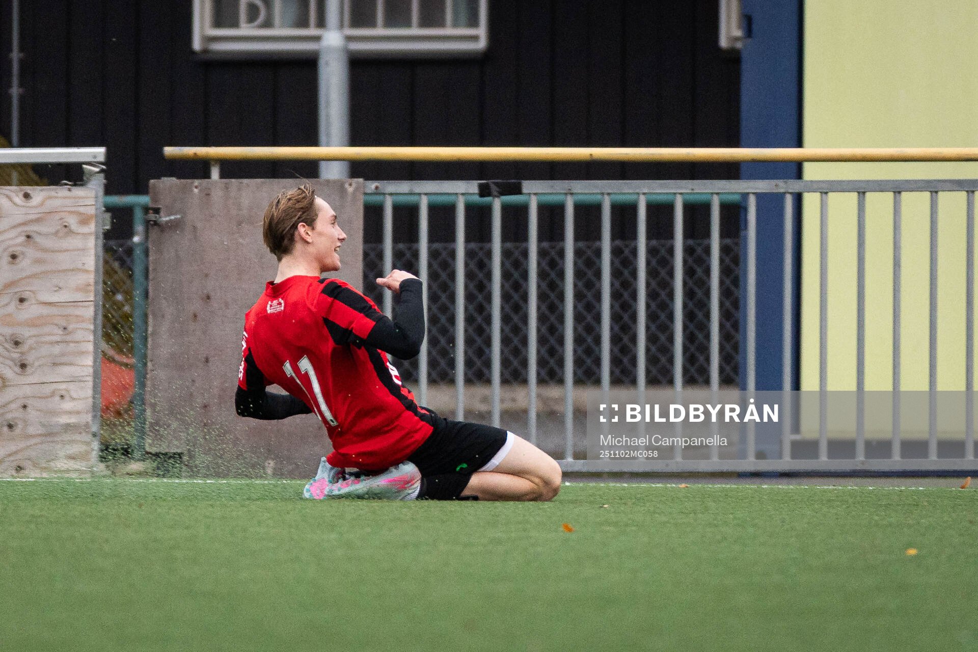 Brommapojkarnas Henry Lindgren jublar