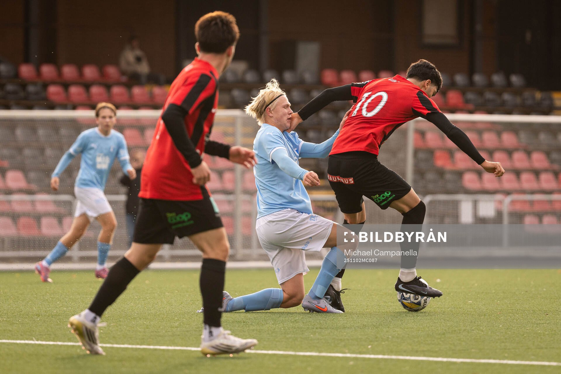 Malmö FFs Filip Nilsson och Brommapojkarnas Anas Maache