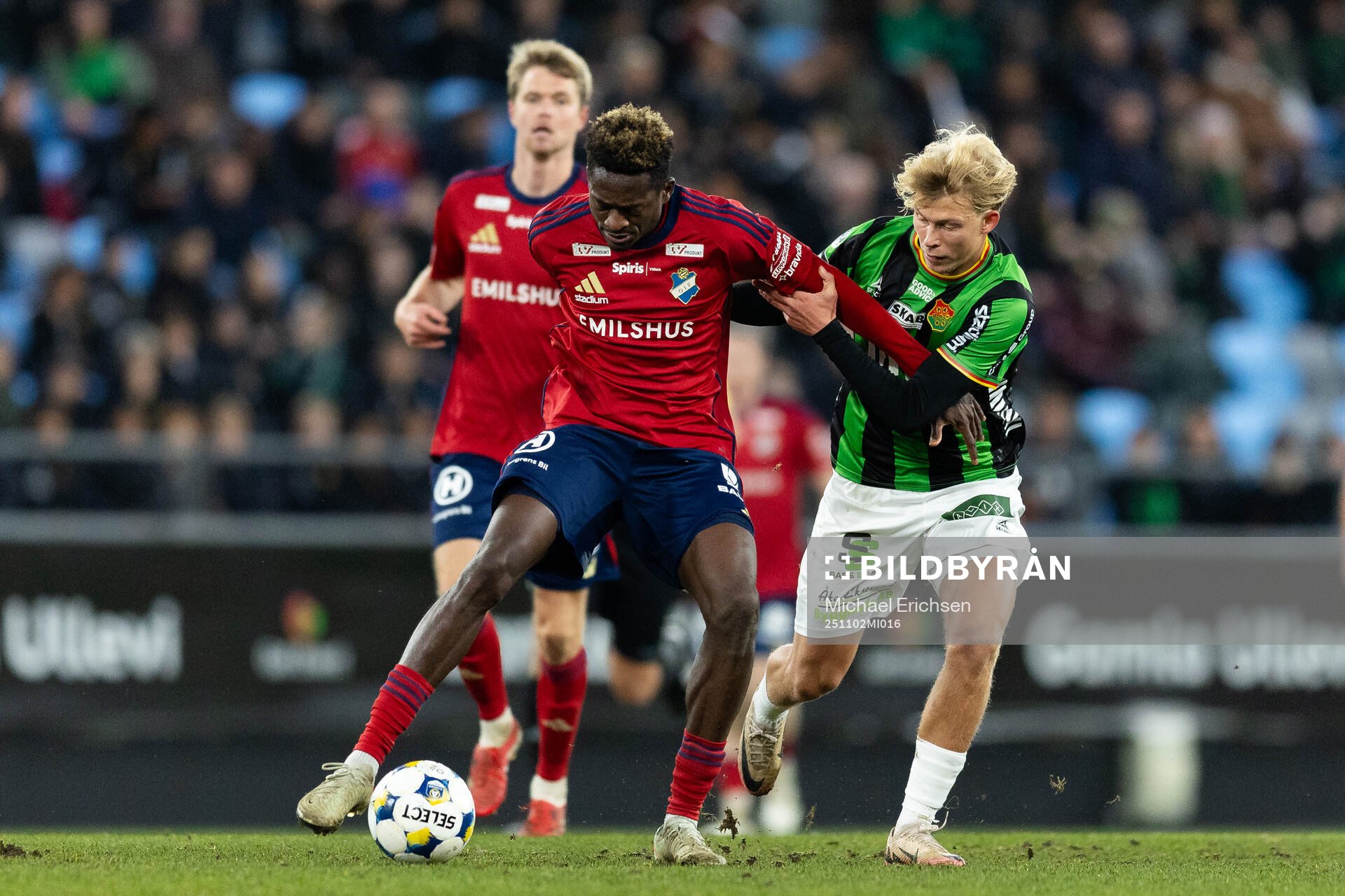 Östers Kingsley Gyamfi och GAIS Rasmus Niklasson Petrovic