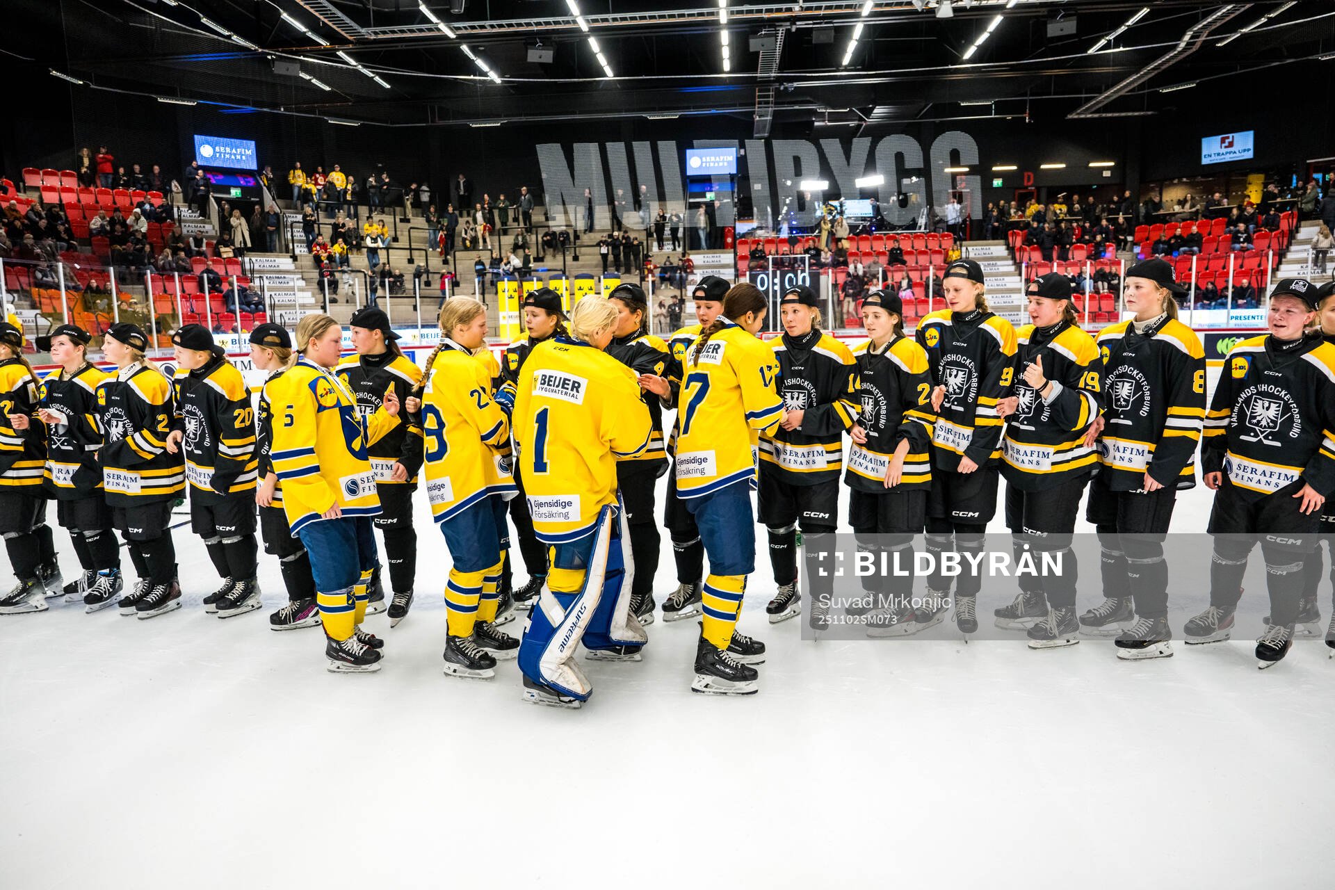 Spelarna tackar varandra