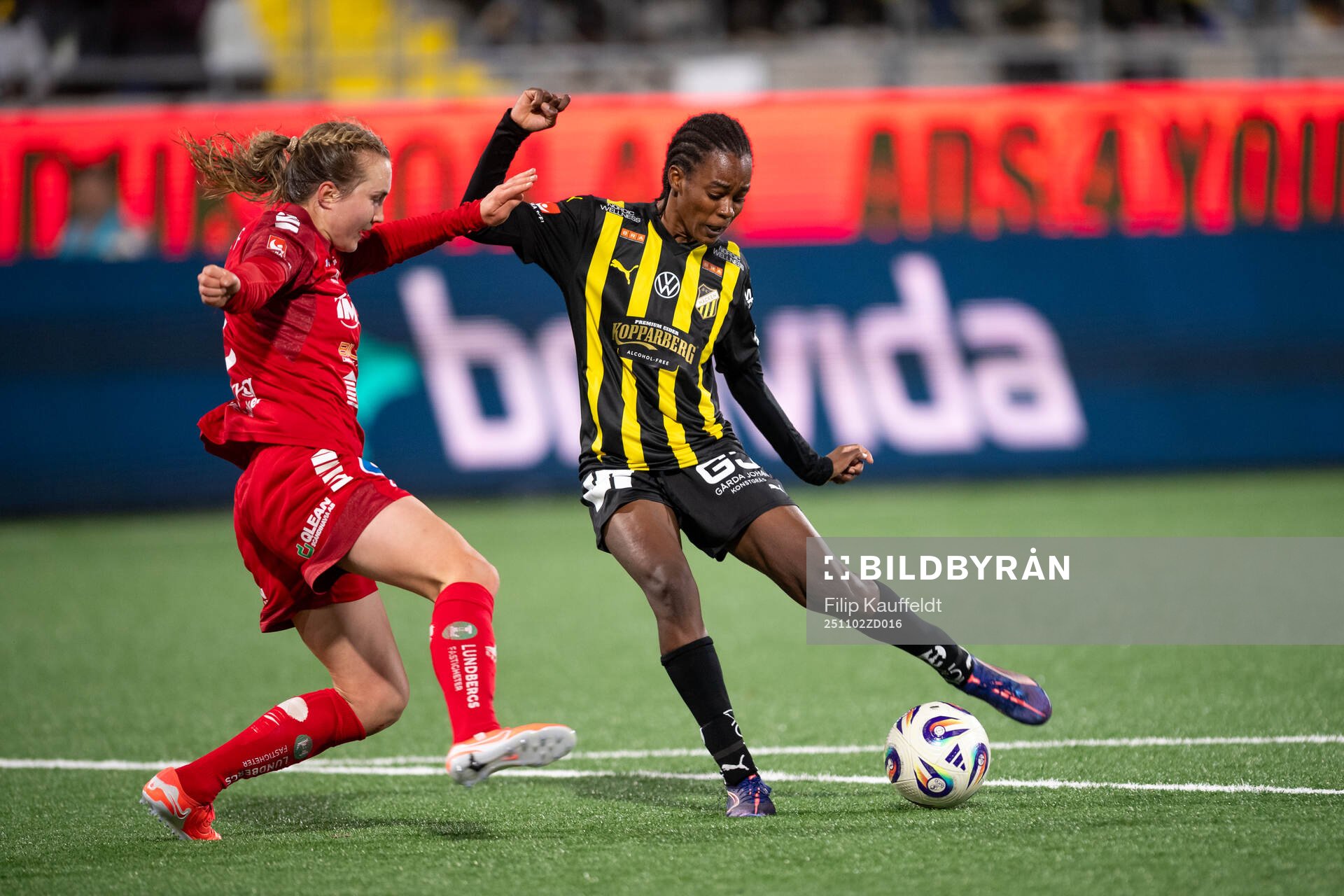 Linköpings Noor Eckhoff och Häckens Faith Chinzimu