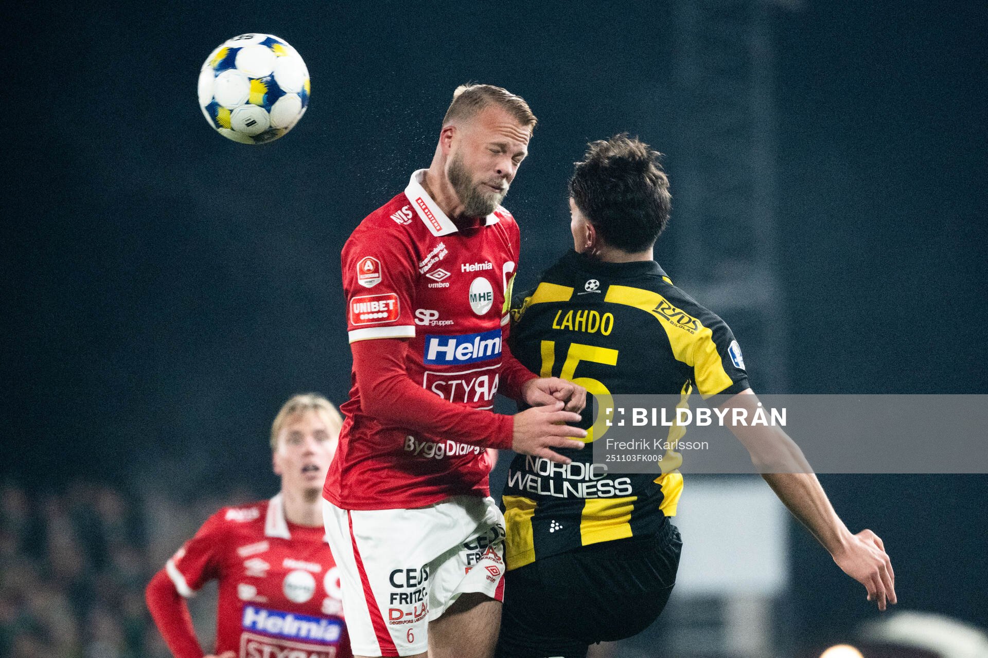 Degerfors Daniel Sundgren och Hammarbys Adrian Lahdo
