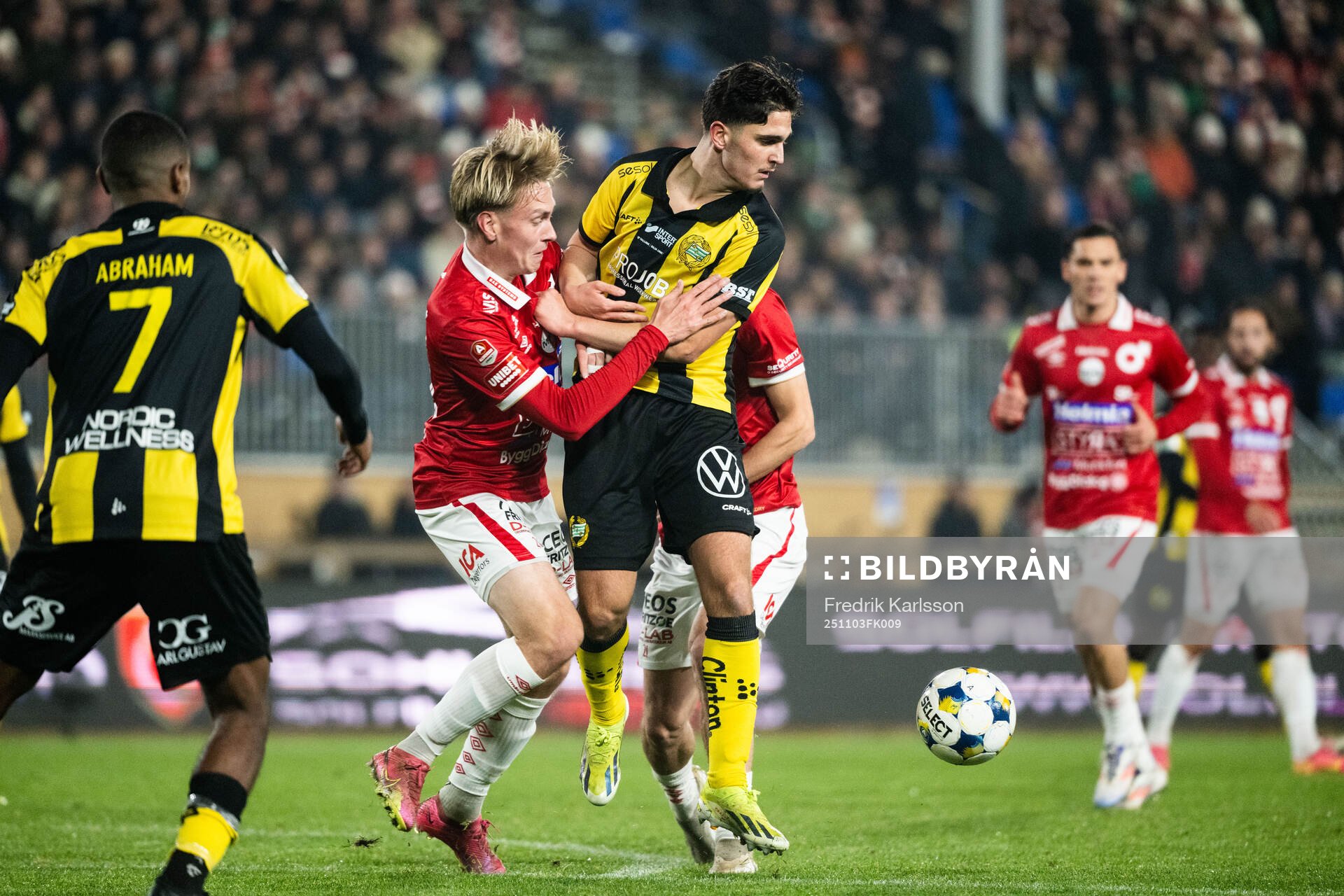 Degerfors Santeri Haarala och Hammarbys Adrian Lahdo