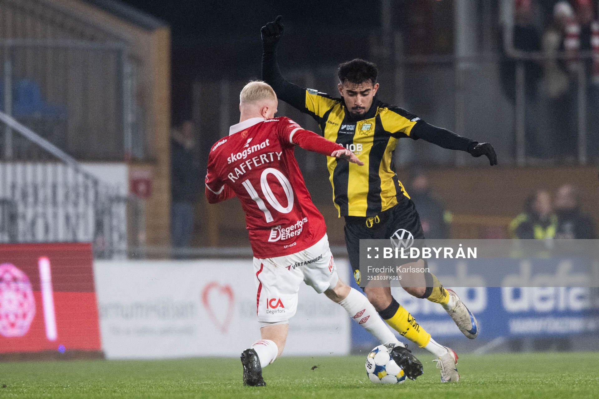 Degerfors Marcus Rafferty och Hammarbys Montader Madjed