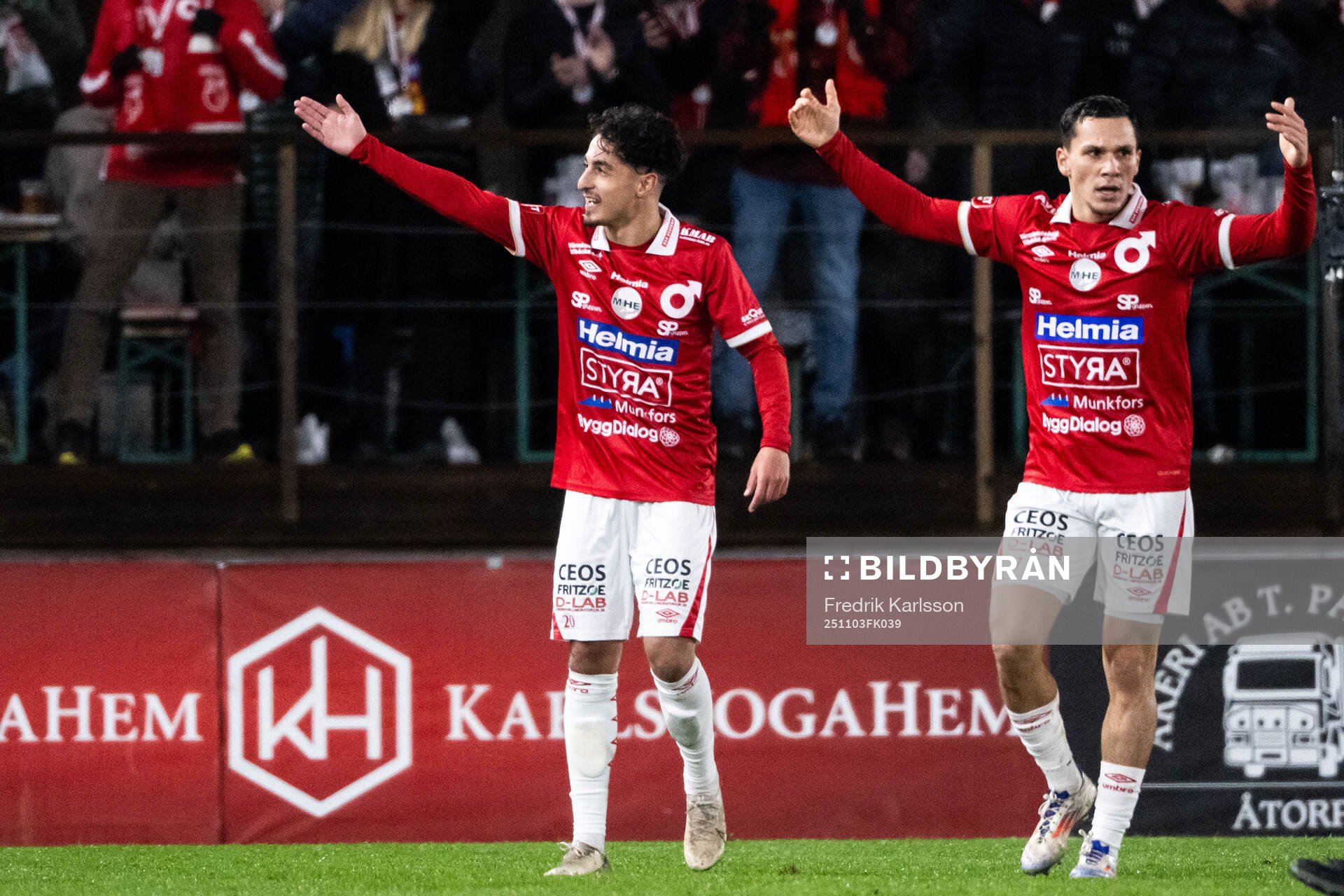 Degerfors Elias Barsoum och Arman Taranis jublar
