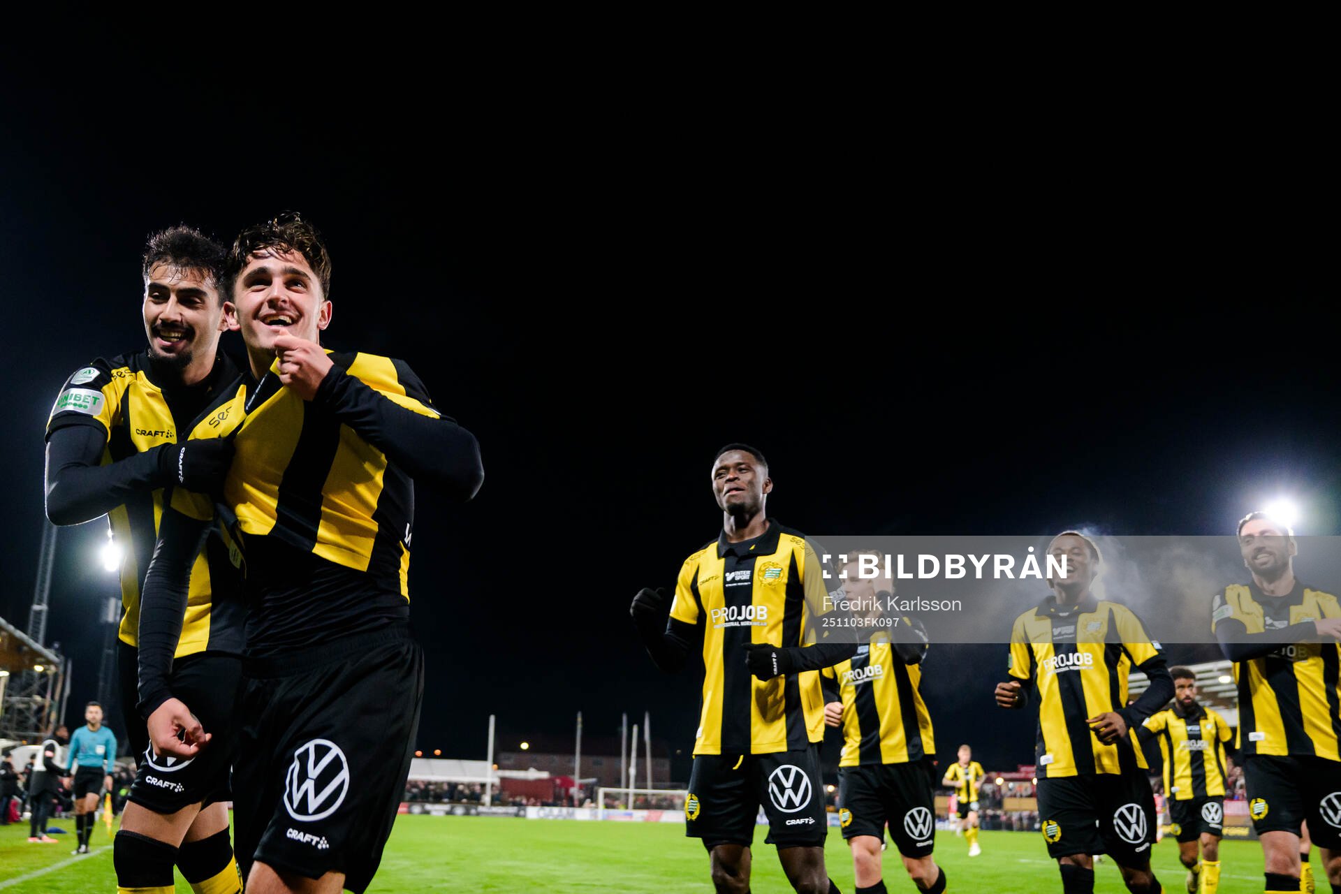 Hammarbys Montader Madjed och Adrian Lahdo jublar