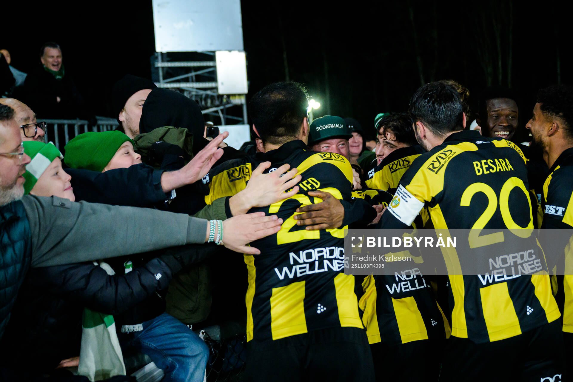 Hammarbys spelare jublar