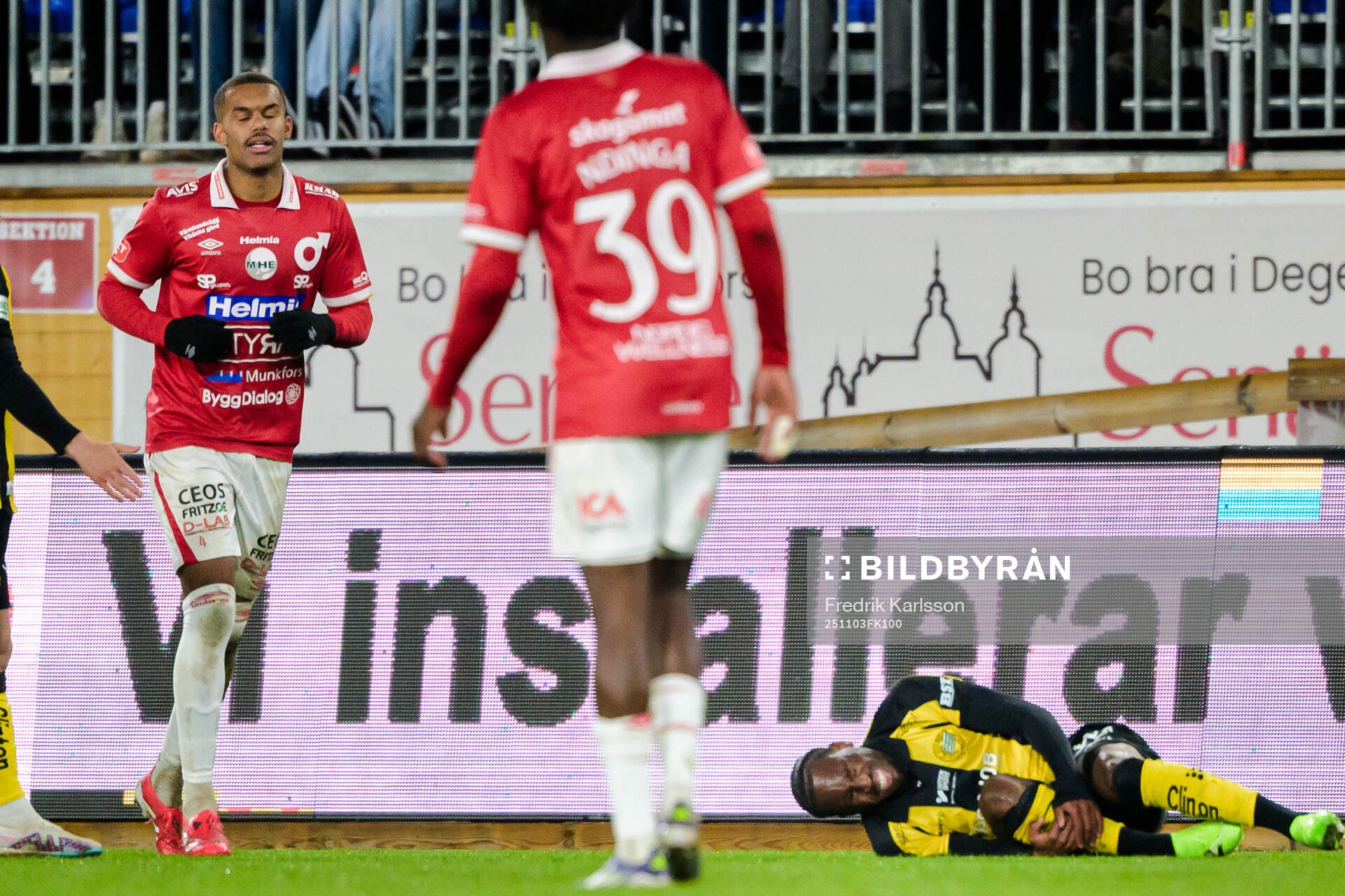 Degerfors Leon Hien och Hammarbys Okeke Obilor Denzel