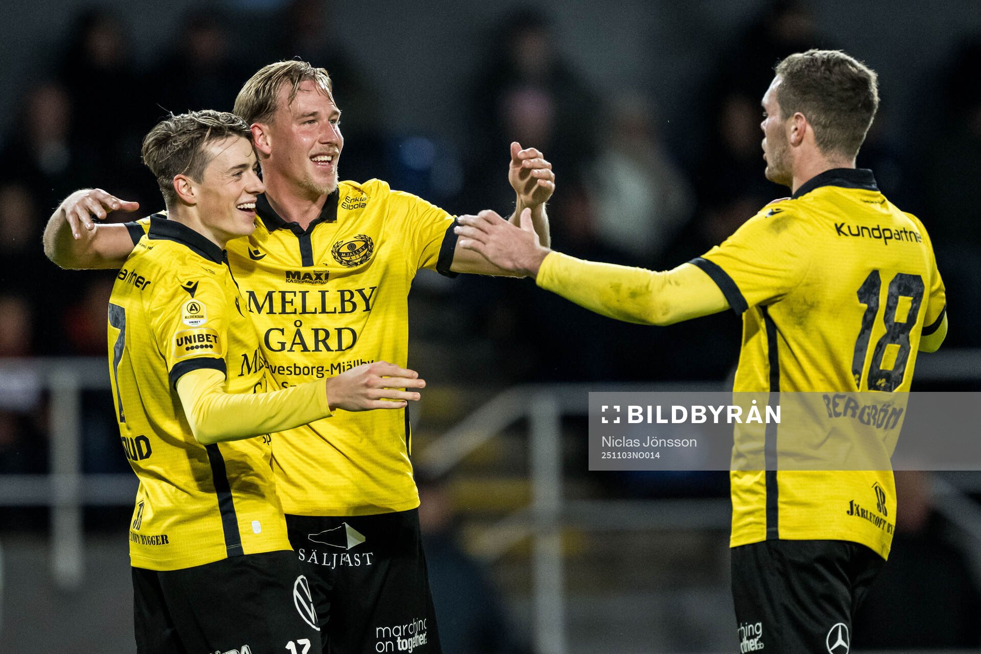 Mjällbys Elliot Stroud,  Herman Johansson och Jacob