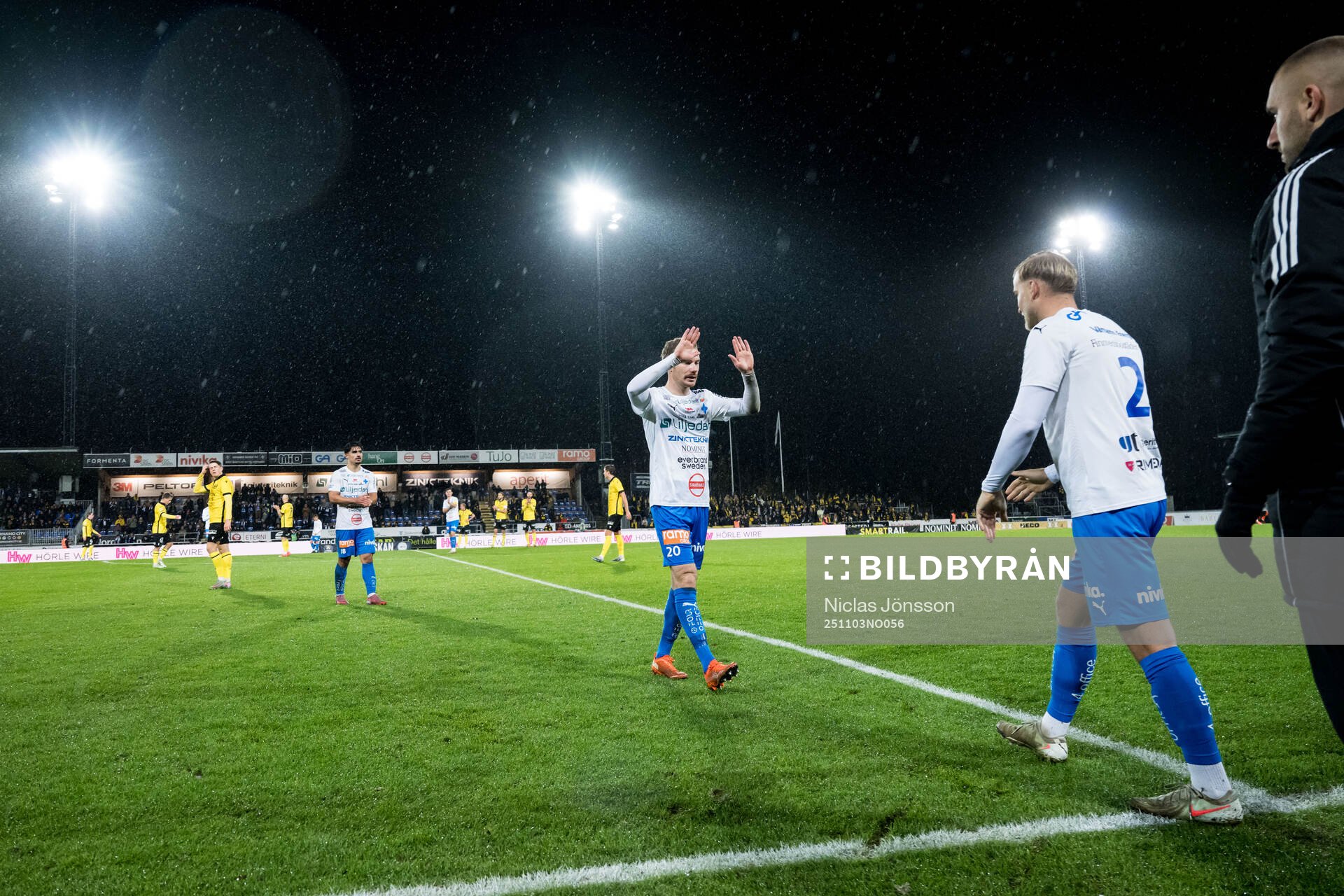 Värnamos Freddy Winsth lämnar planen