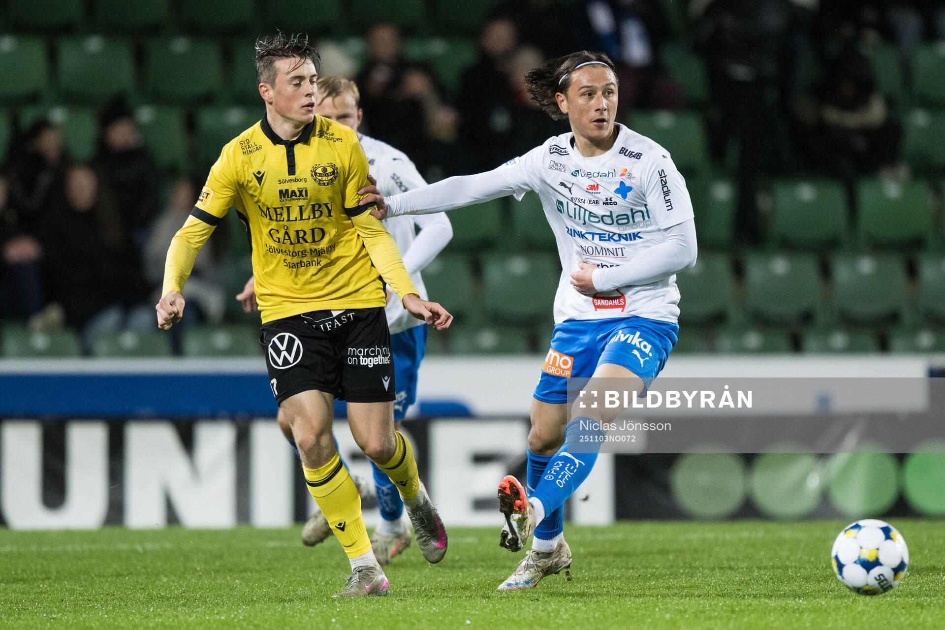 Mjällbys Elliot Stroud och Värnamos Kai Meriluoto