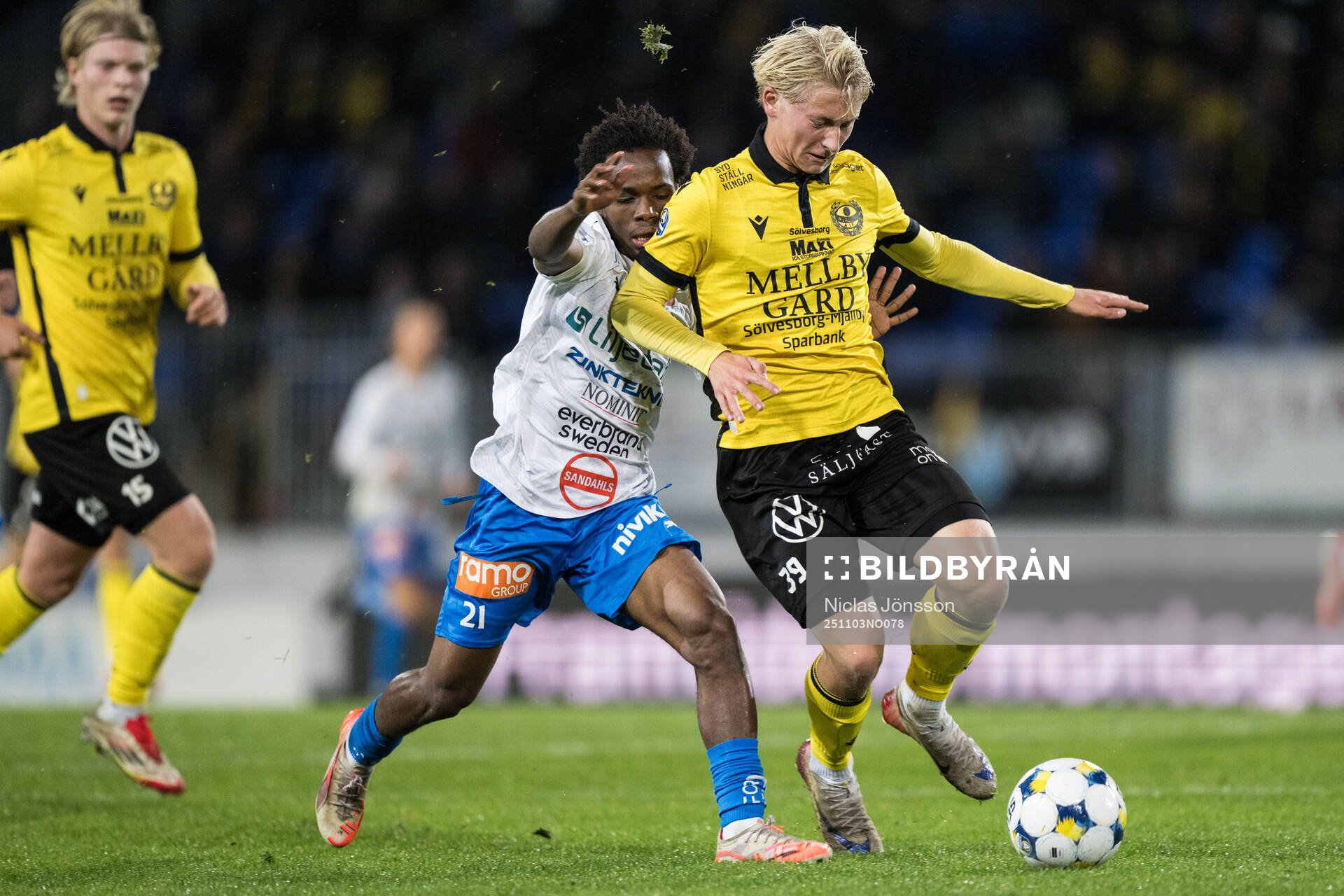 Värnamos Mamadou Cellou Diallo och Mjällbys Romeo