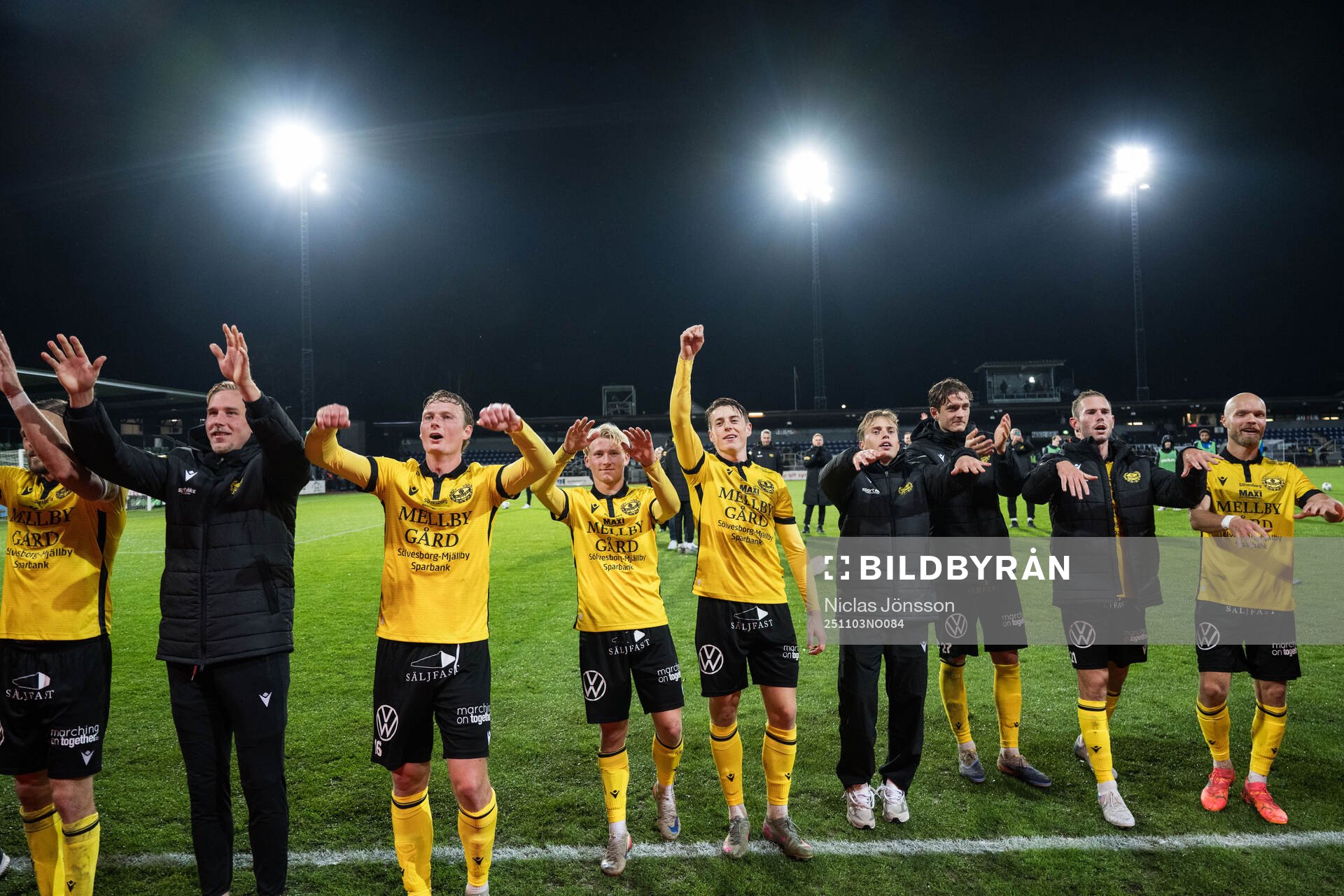 Mjällbys spelare jublar