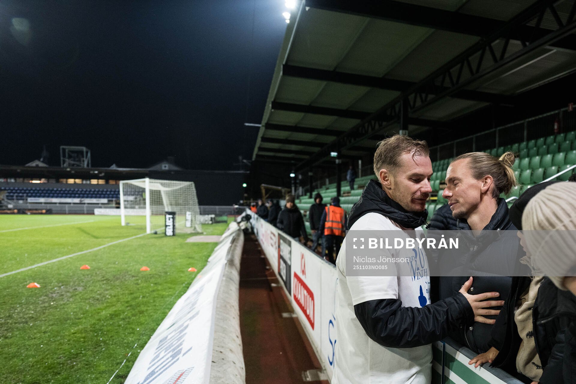Värnamos Freddy Winsth med Elfsborgs Niklas Hult