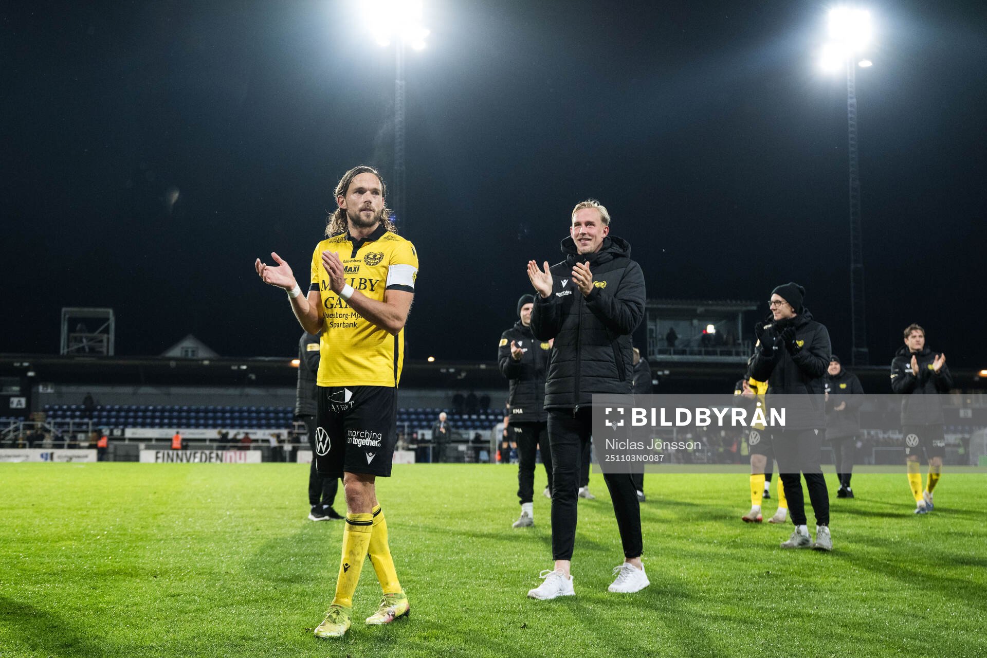 Mjällbys Tom Pettersson och Herman Johansson jublar