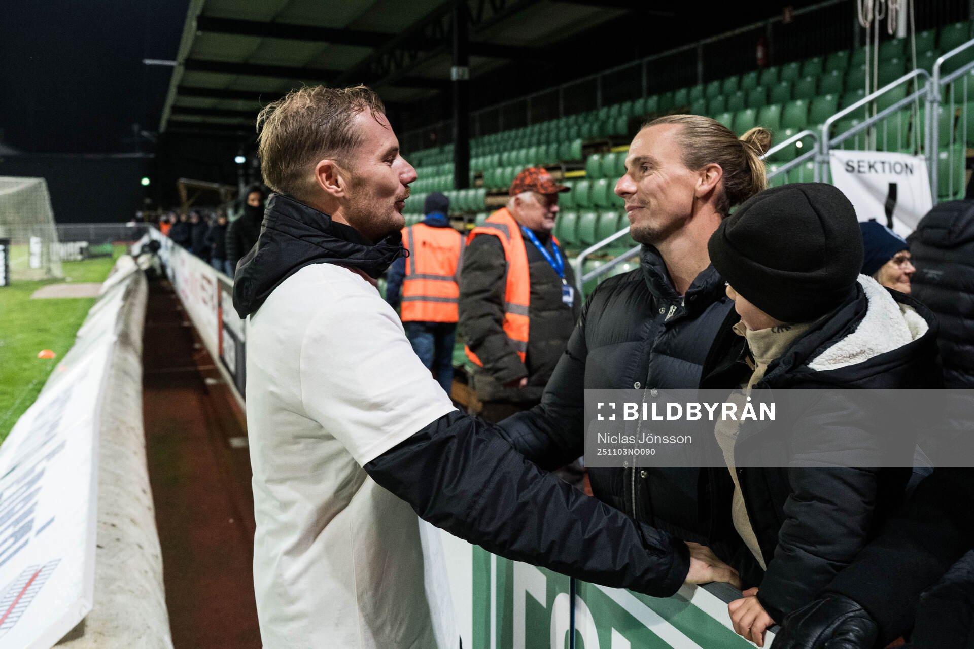 Värnamos Freddy Winsth med Elfsborgs Niklas Hult