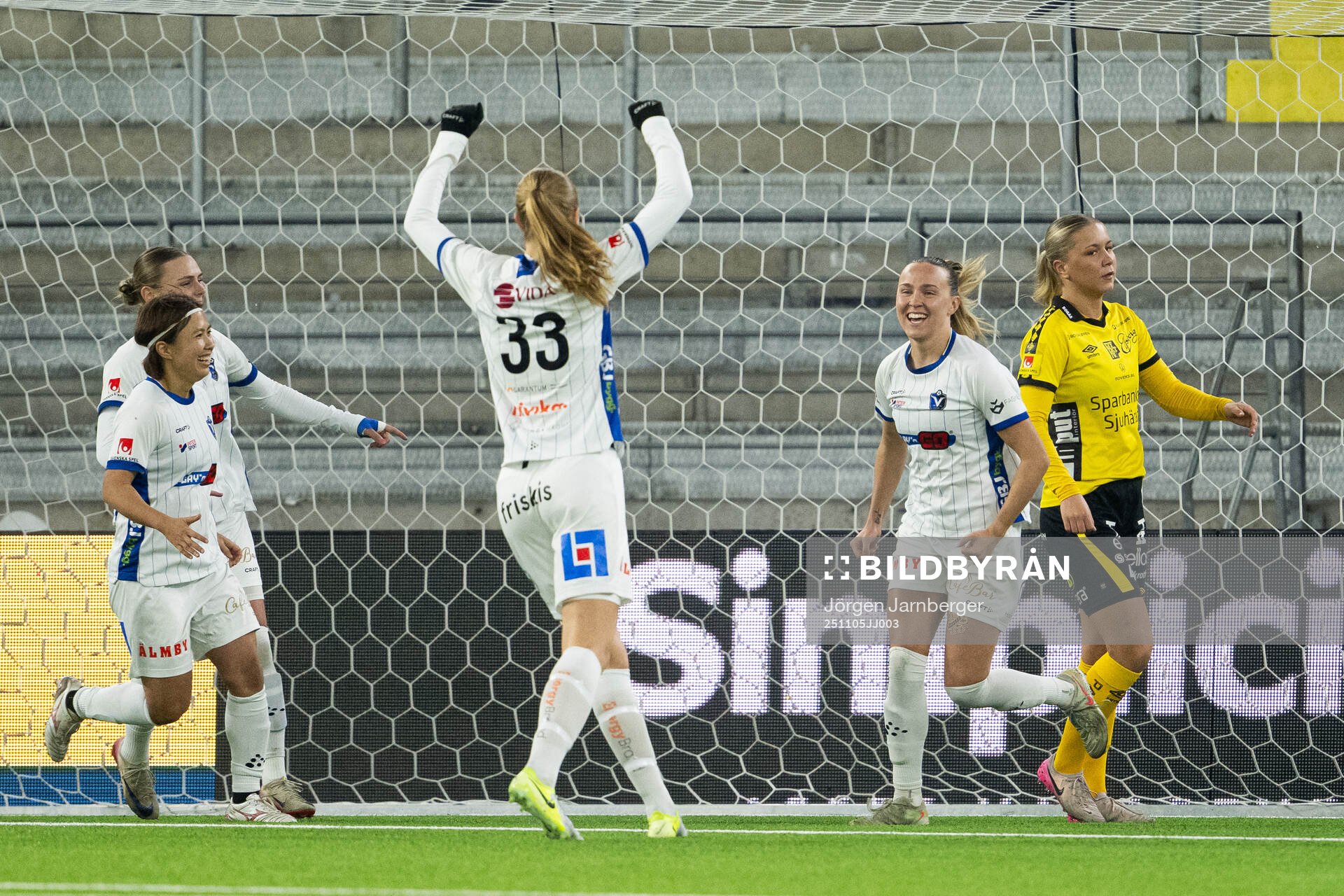 Växjö DFFs Larkin Russel jublar
