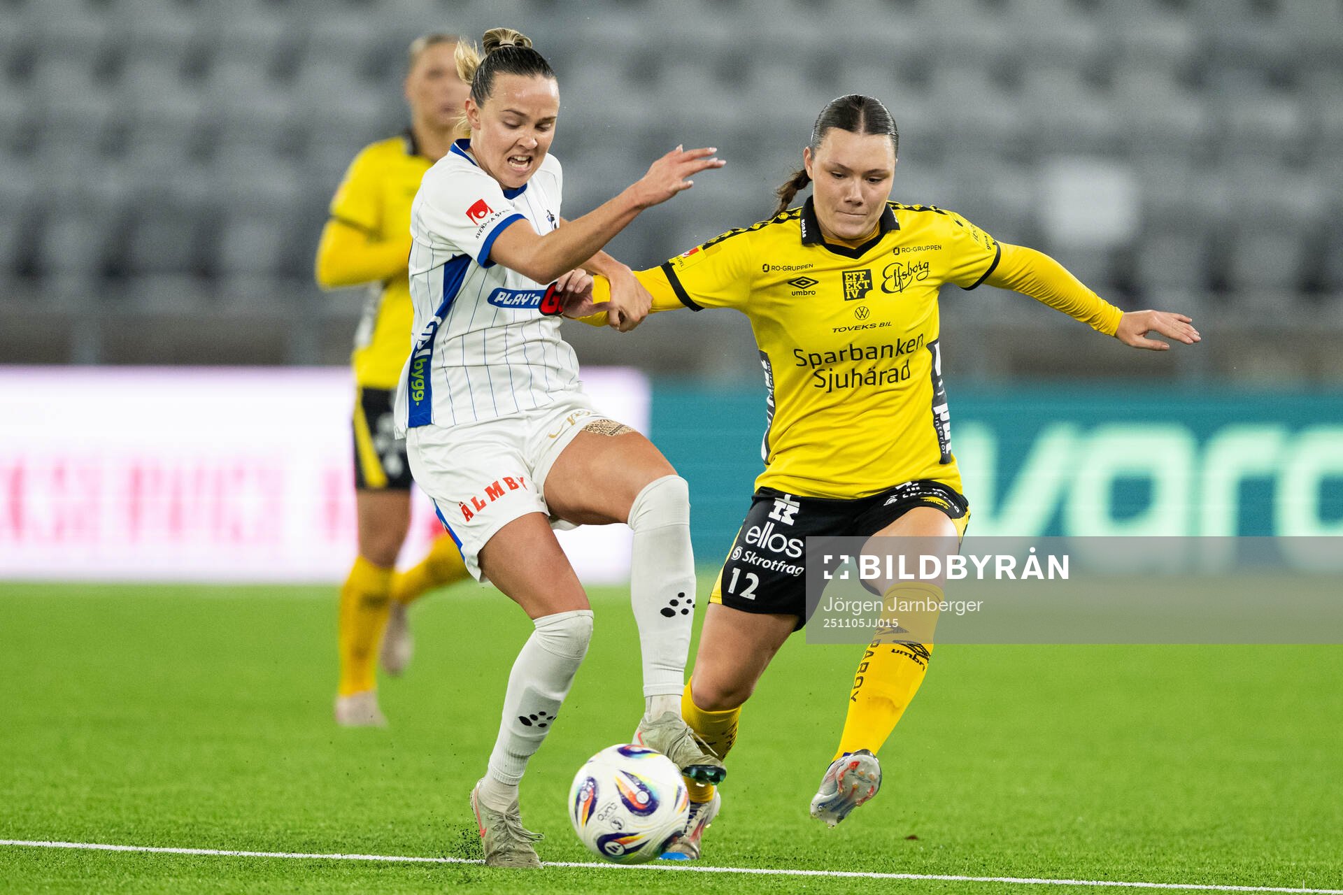 Växjö DFFs Larkin Russel och Elfsborgs Hedvig Petersson