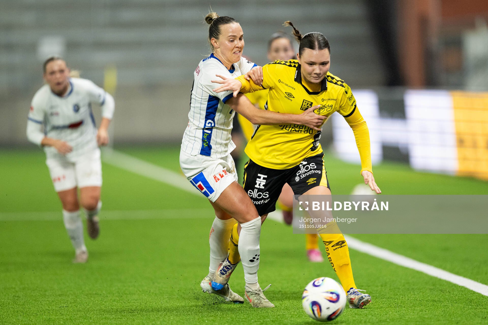Växjö DFFs Larkin Russel och Elfsborgs Hedvig Petersson
