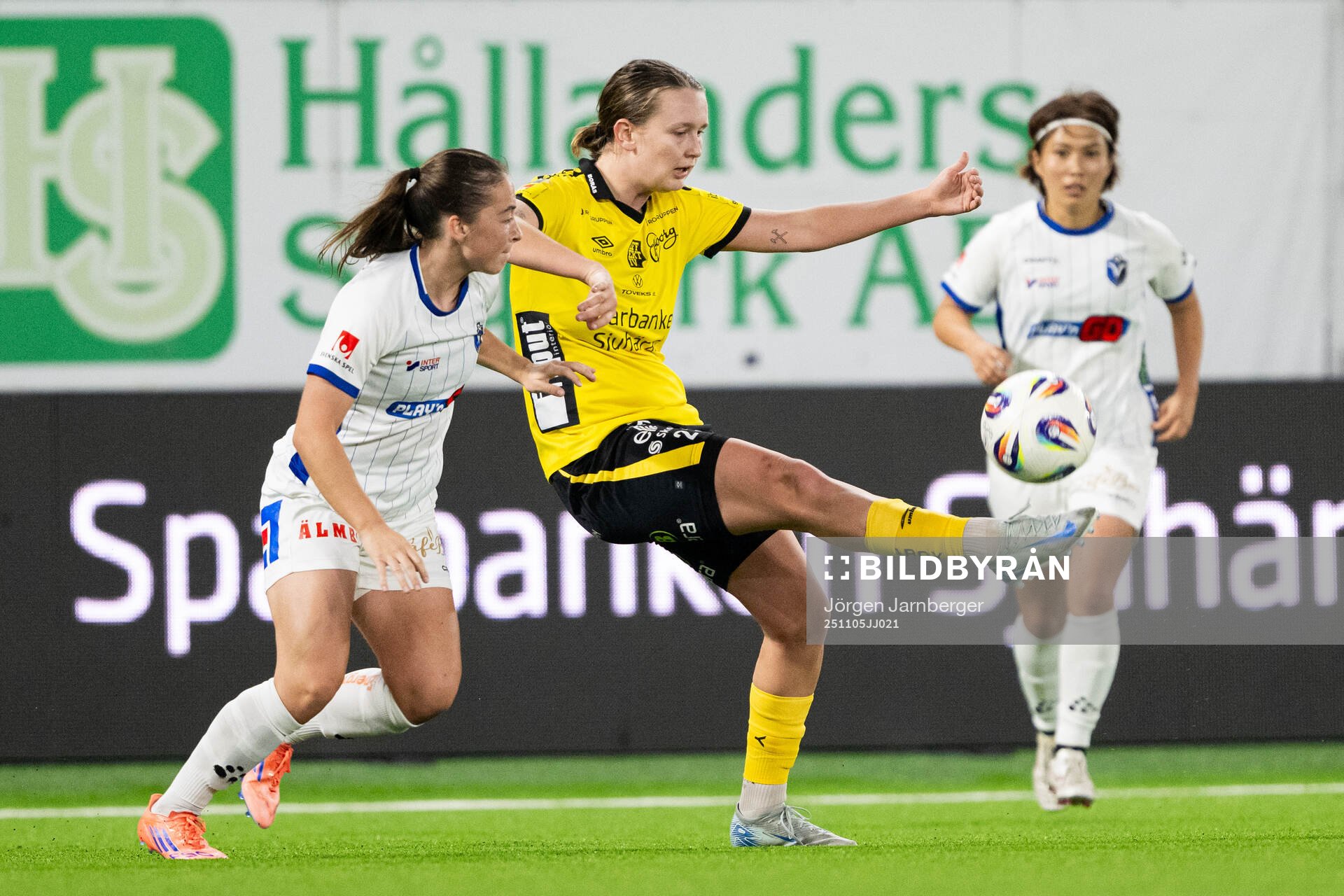 Växjö DFFs Mariann Høgh Nielsen och Elfsborgs Ellen