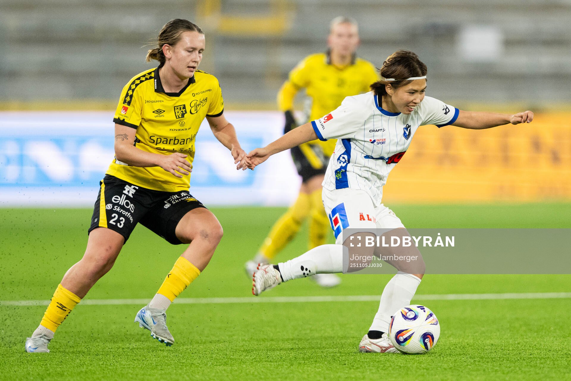 Elfsborgs Ellen Nilsson och Växjö DFFs Miho Kamogawa