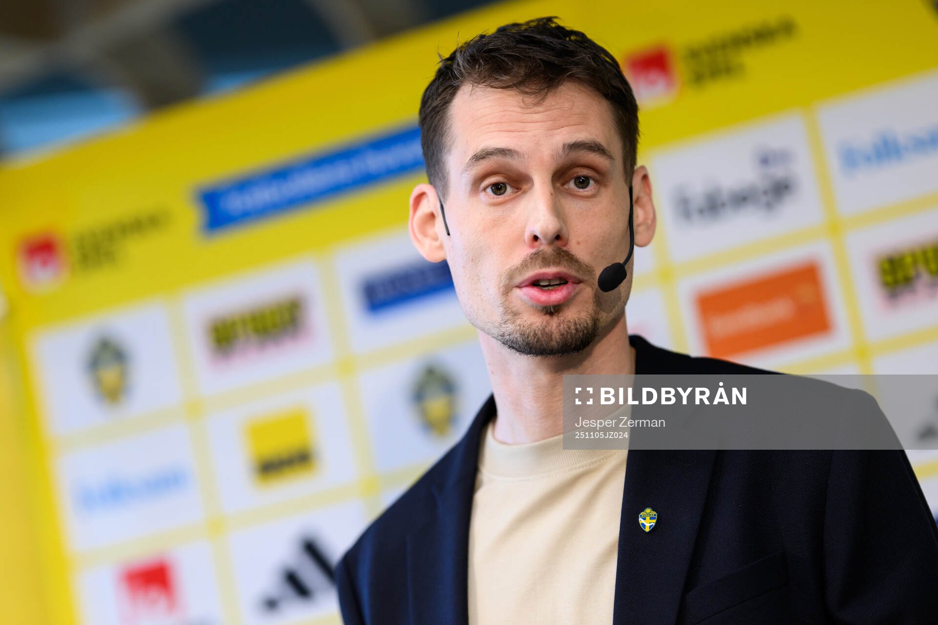 Head coach Daniel Bäckström of the Swedish