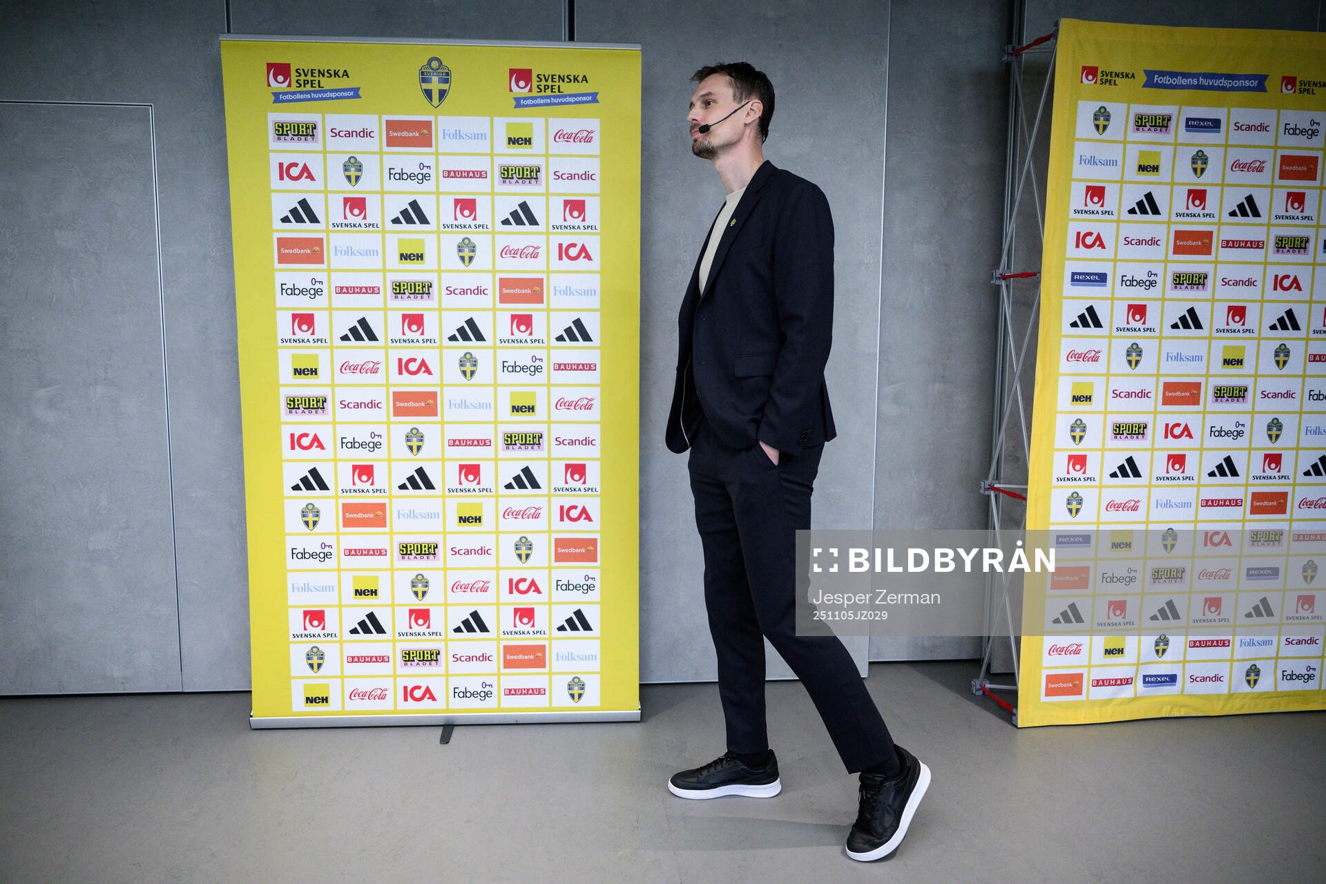 Head coach Daniel Bäckström of the Swedish