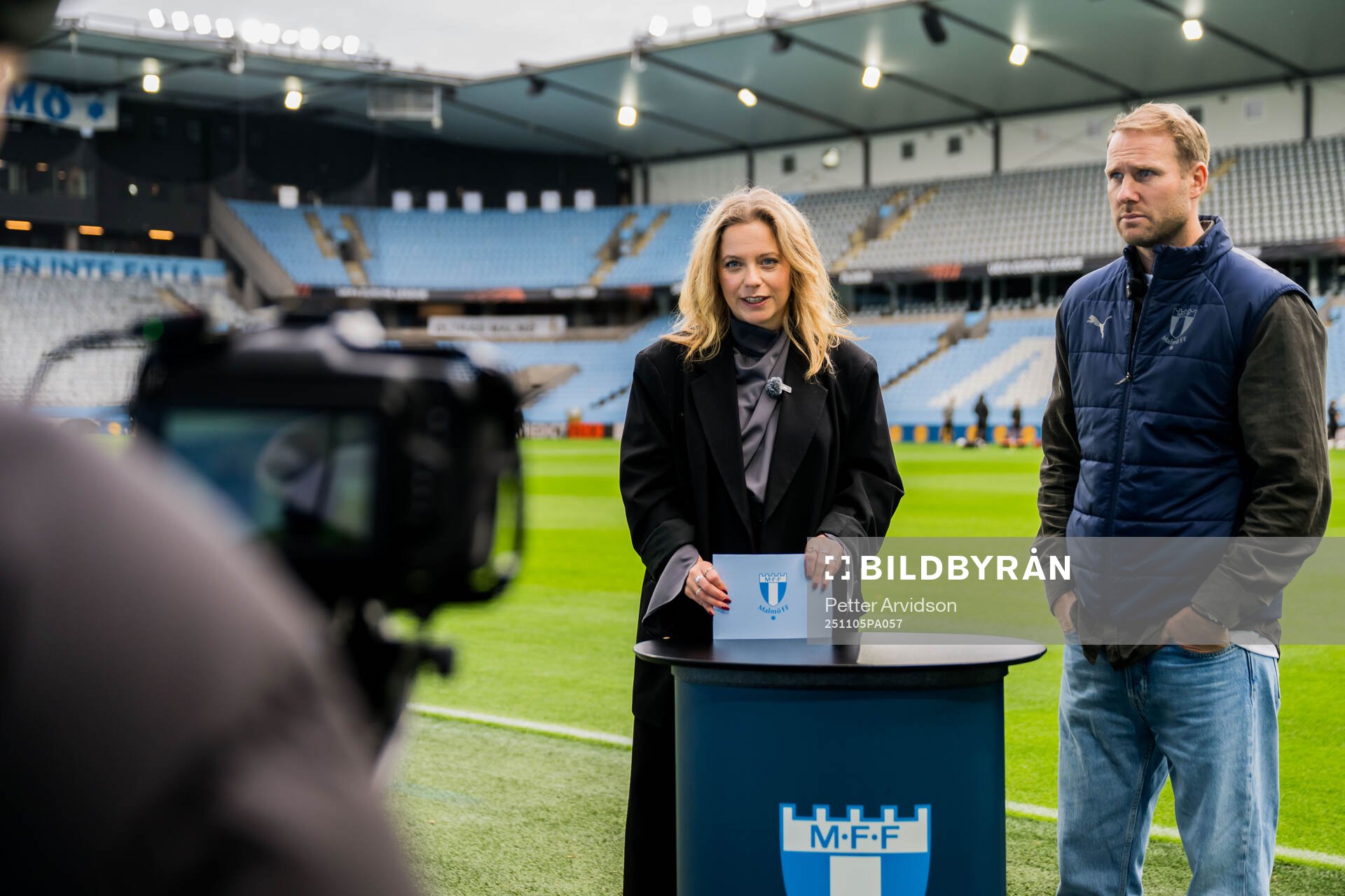 Viktoria Berggren and sports director Ola Toivonen in MFF