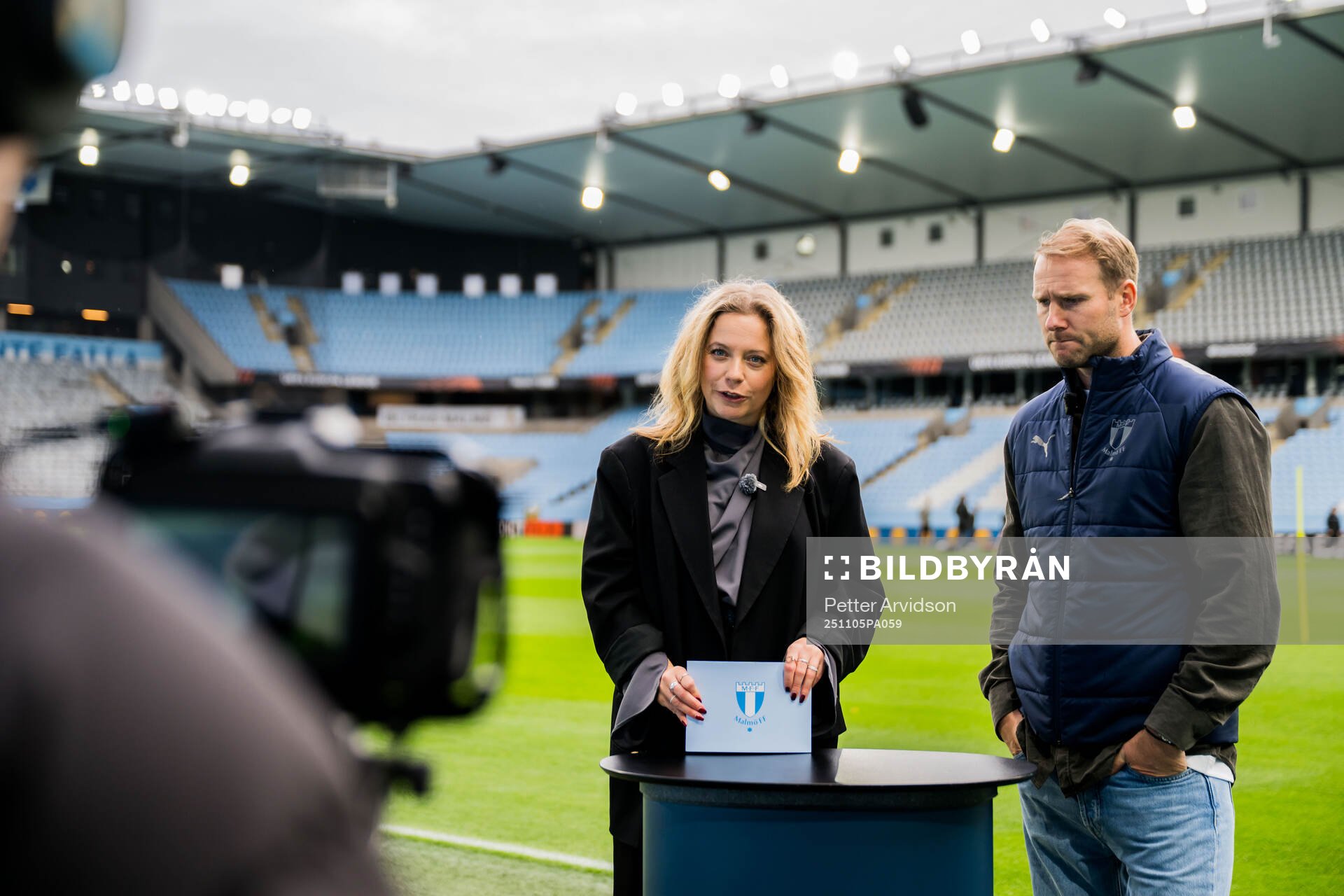 Viktoria Berggren and sports director Ola Toivonen in MFF