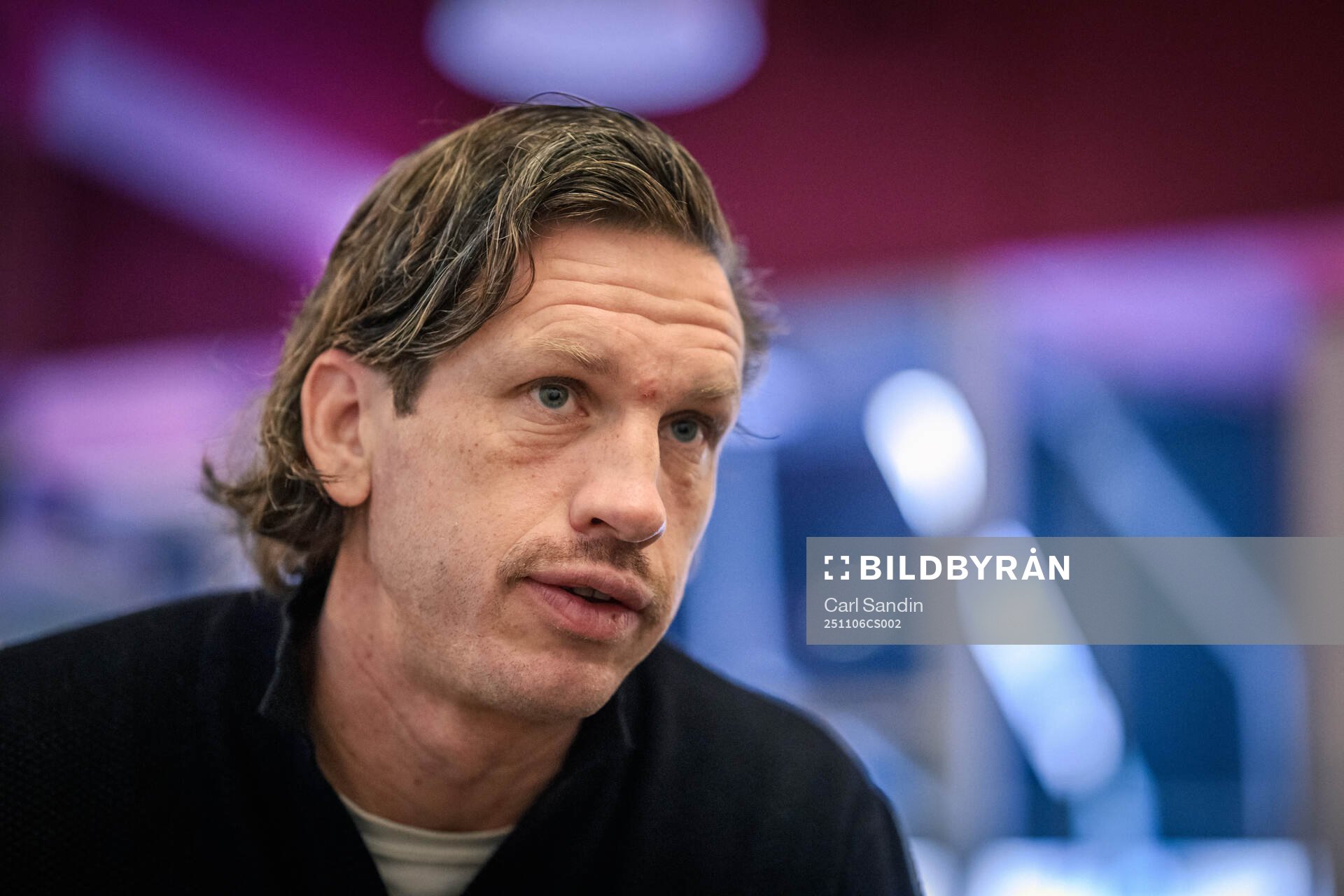 IFK Göteborgs Gustav Svensson blir intervjuad