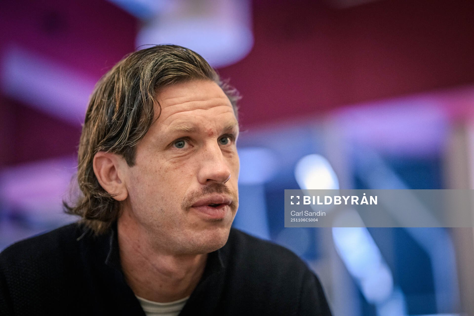 IFK Göteborgs Gustav Svensson blir intervjuad