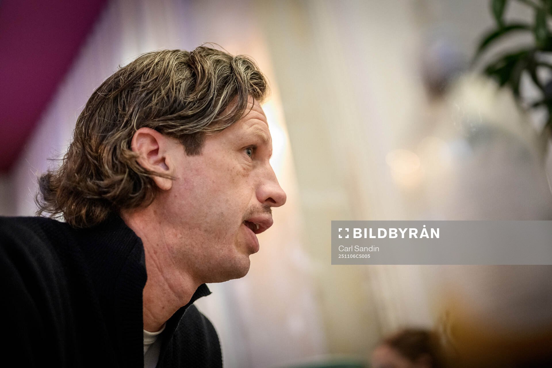 IFK Göteborgs Gustav Svensson blir intervjuad