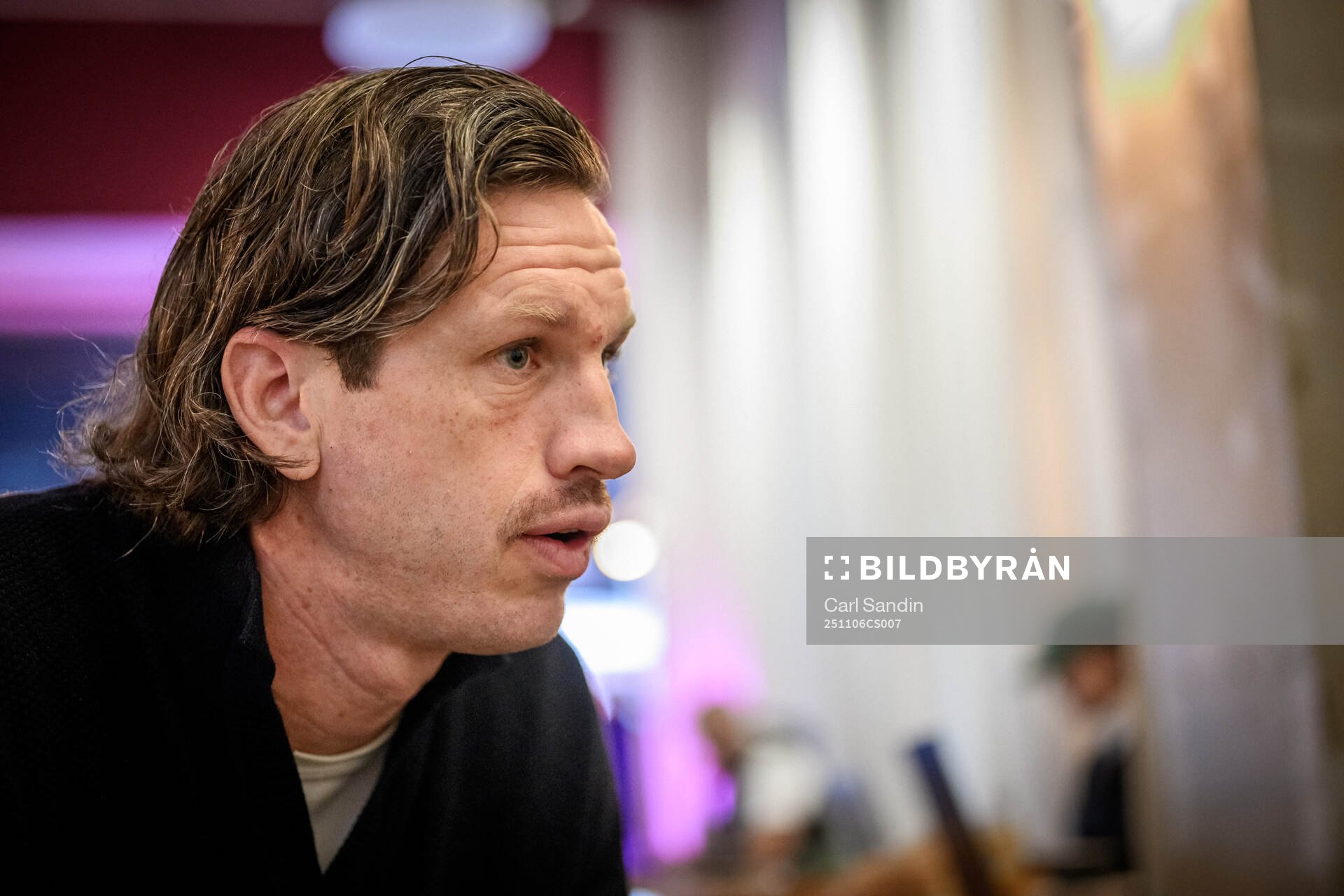 IFK Göteborgs Gustav Svensson blir intervjuad