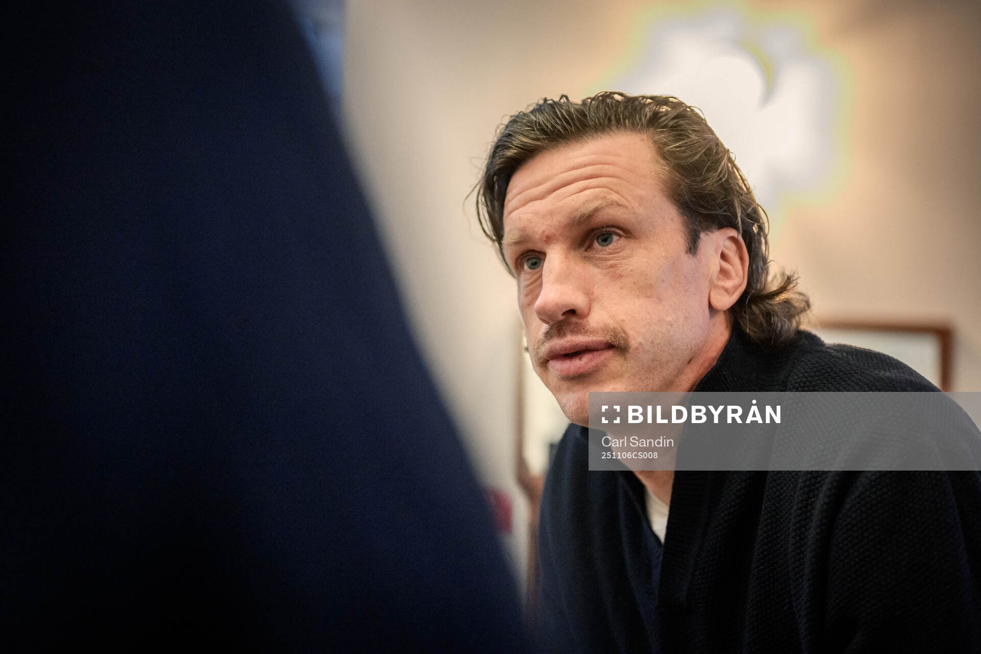IFK Göteborgs Gustav Svensson blir intervjuad