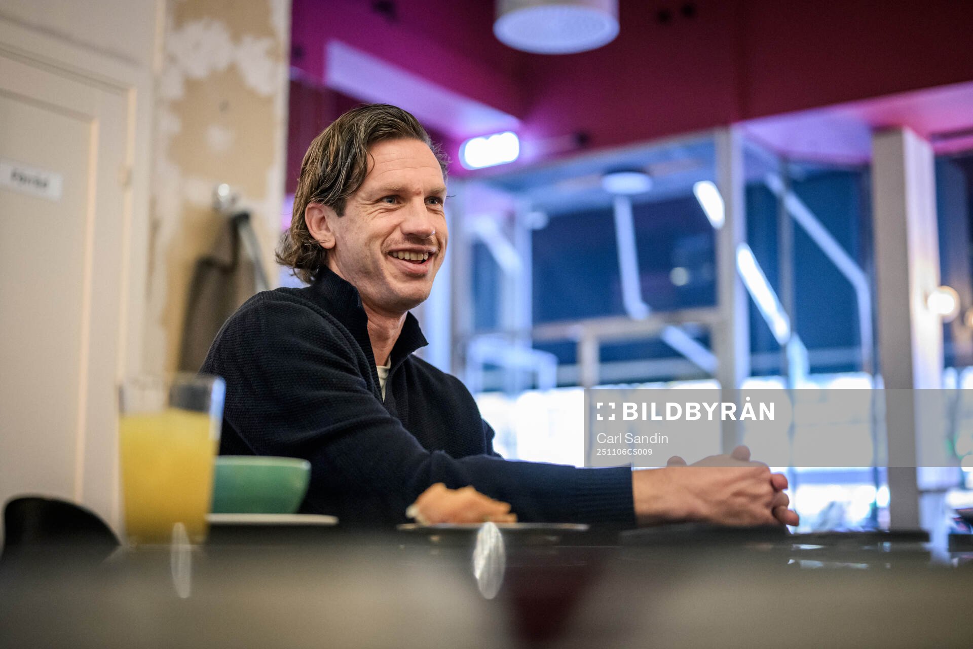 IFK Göteborgs Gustav Svensson blir intervjuad