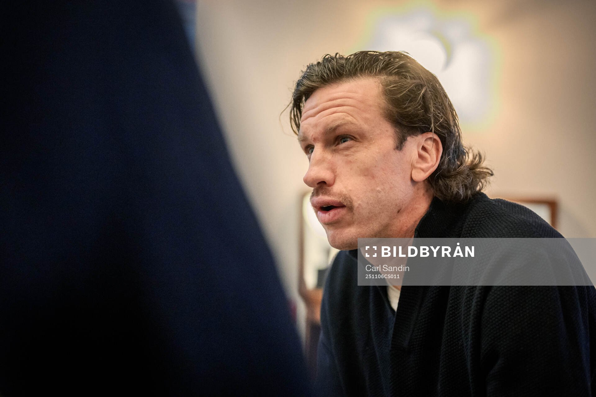 IFK Göteborgs Gustav Svensson blir intervjuad