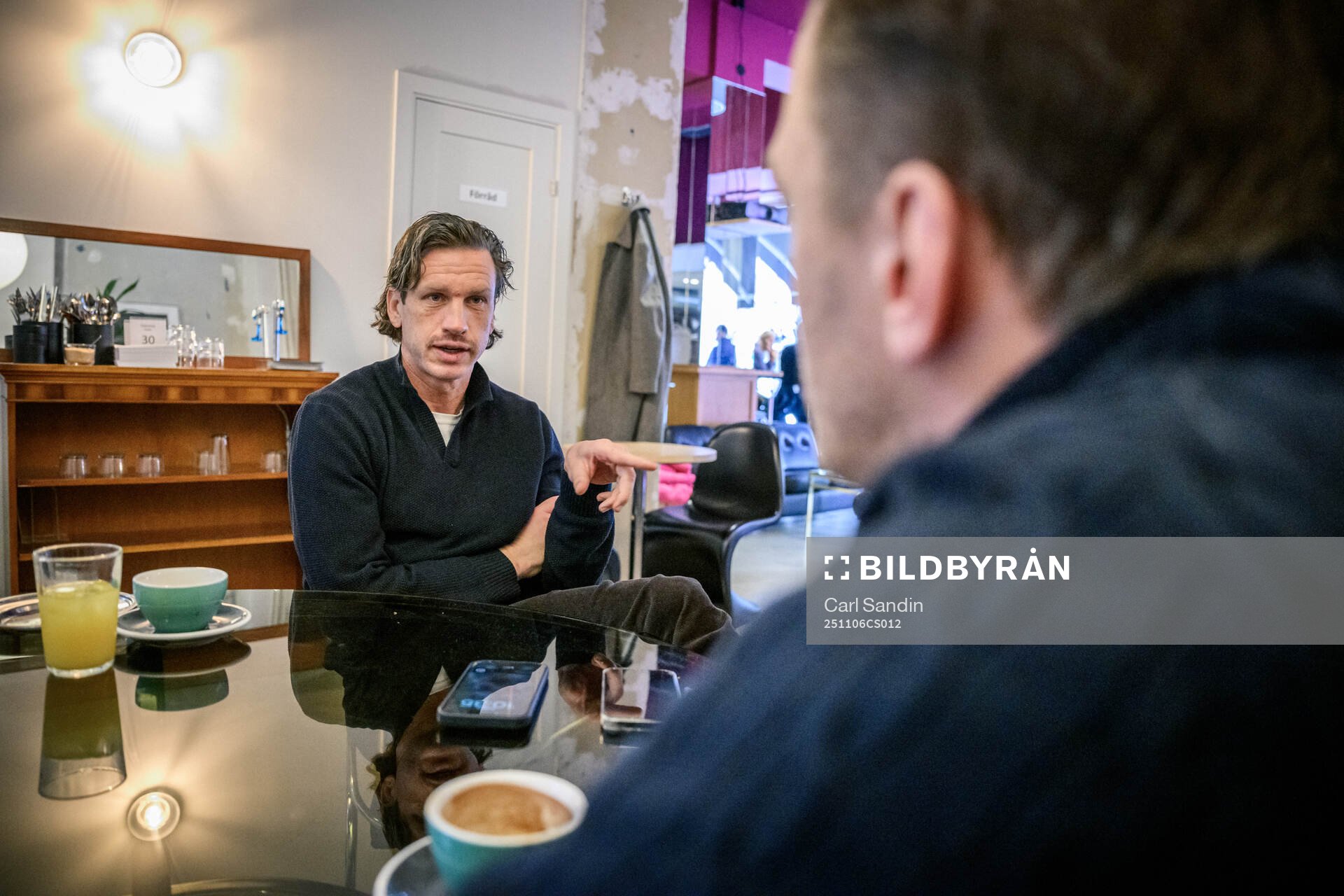 IFK Göteborgs Gustav Svensson blir intervjuad