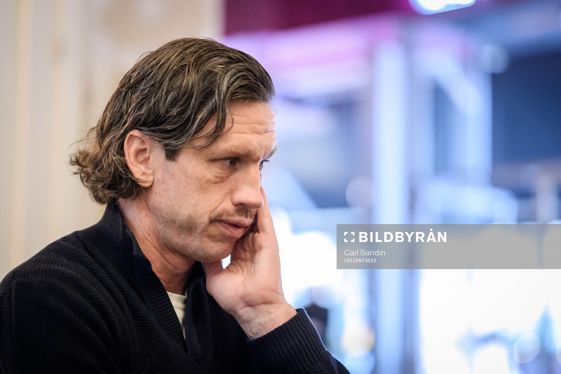 IFK Göteborgs Gustav Svensson blir intervjuad