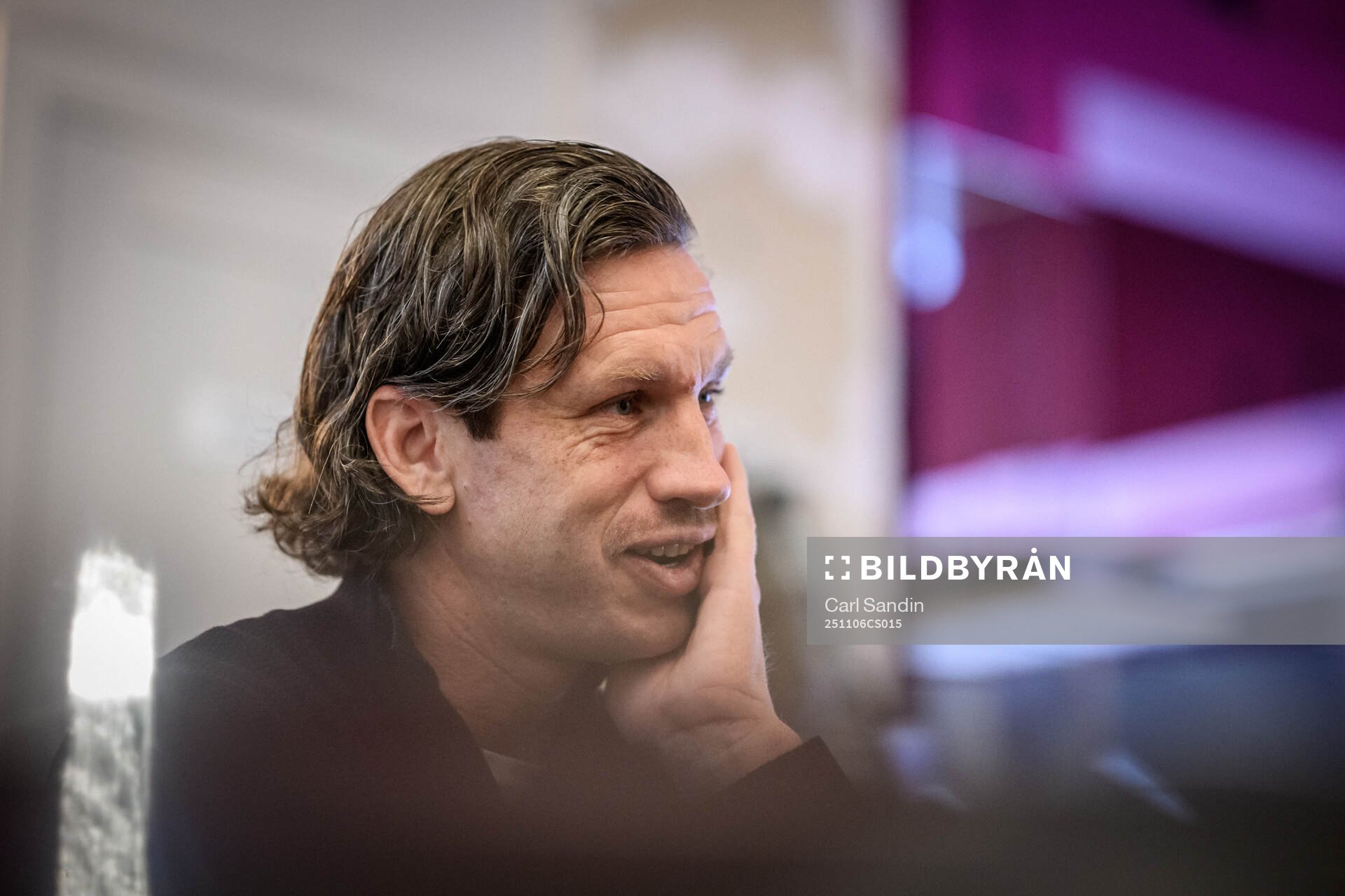 IFK Göteborgs Gustav Svensson blir intervjuad