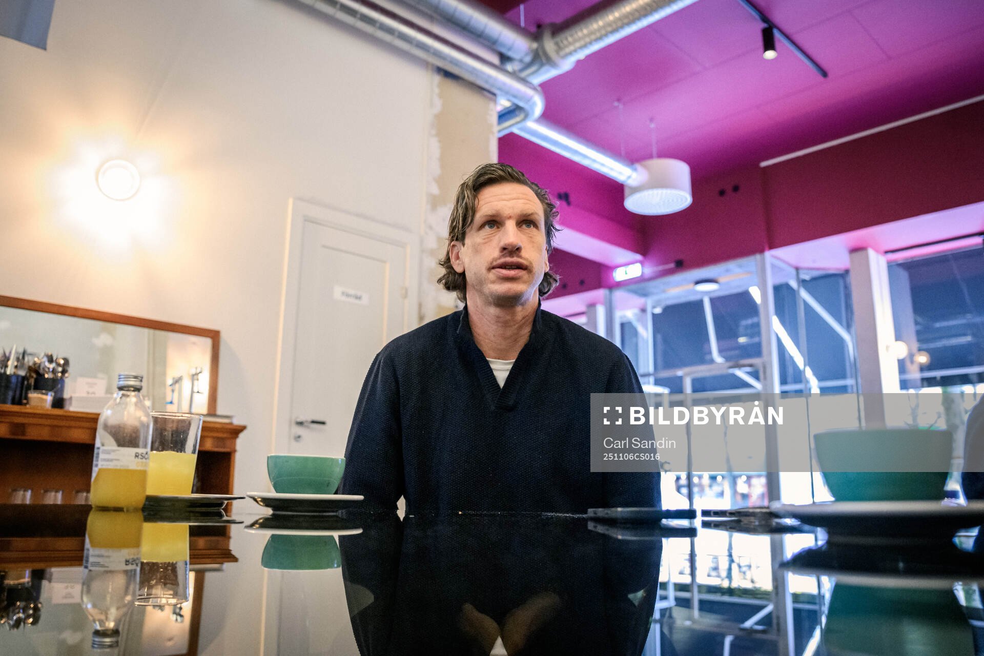IFK Göteborgs Gustav Svensson blir intervjuad