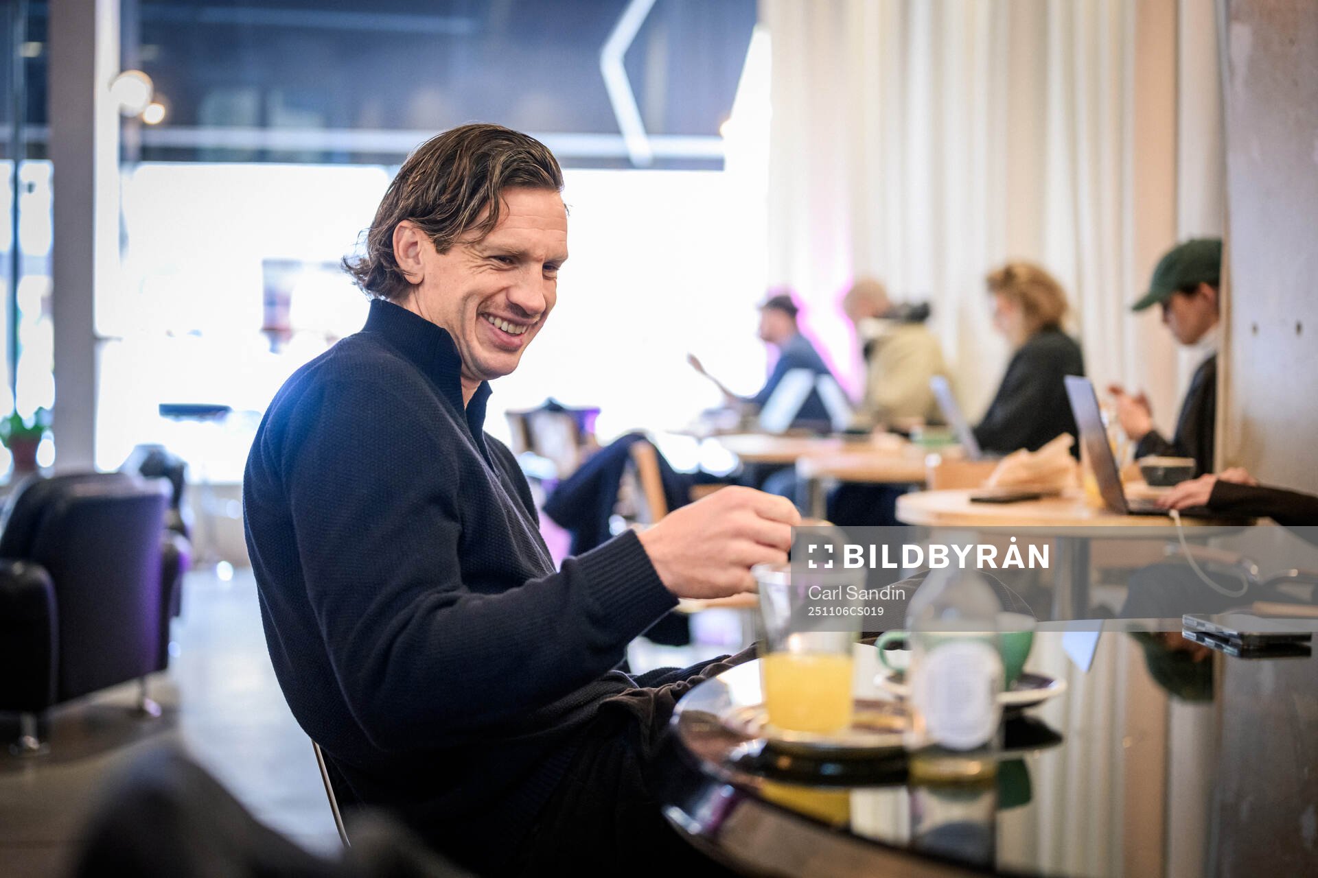 IFK Göteborgs Gustav Svensson blir intervjuad