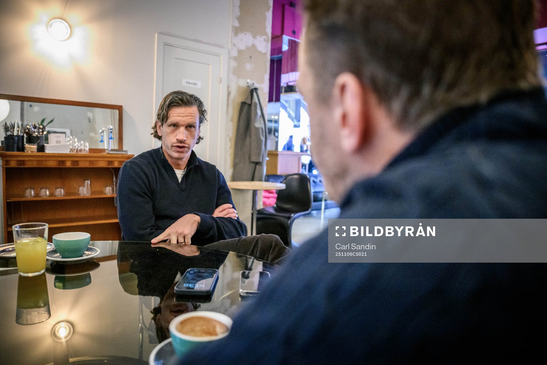IFK Göteborgs Gustav Svensson blir intervjuad