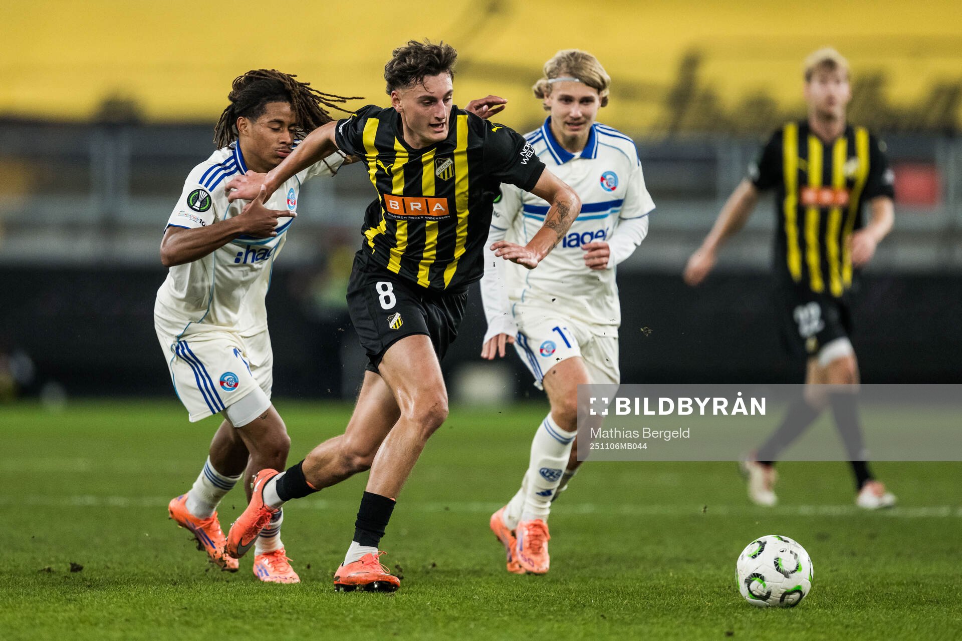 Mathis Amougou and Sebastian Nanasi of Strasbourg against