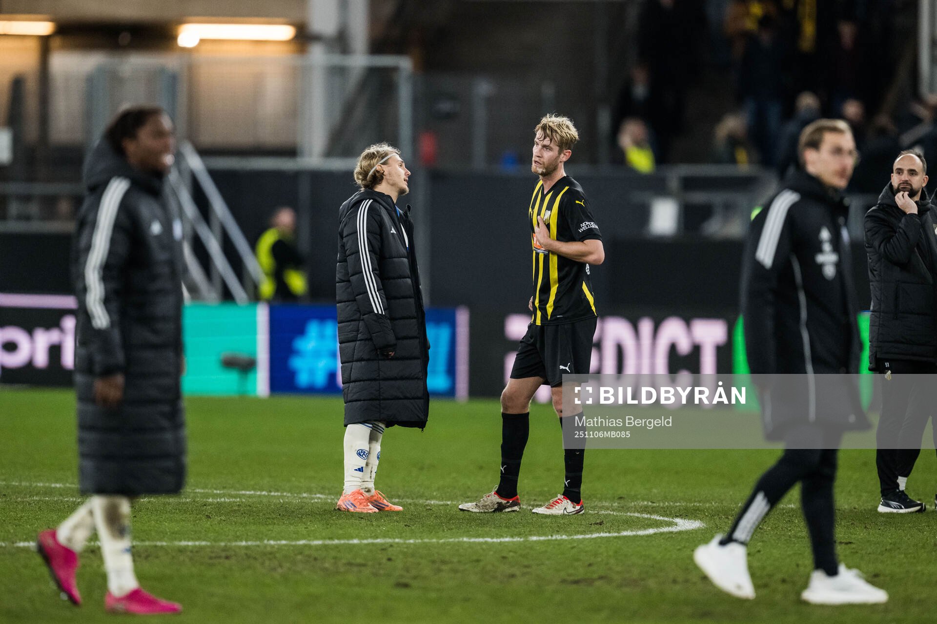 Sebastian Nanasi of Strasbourg and Filip Helander of Häcken