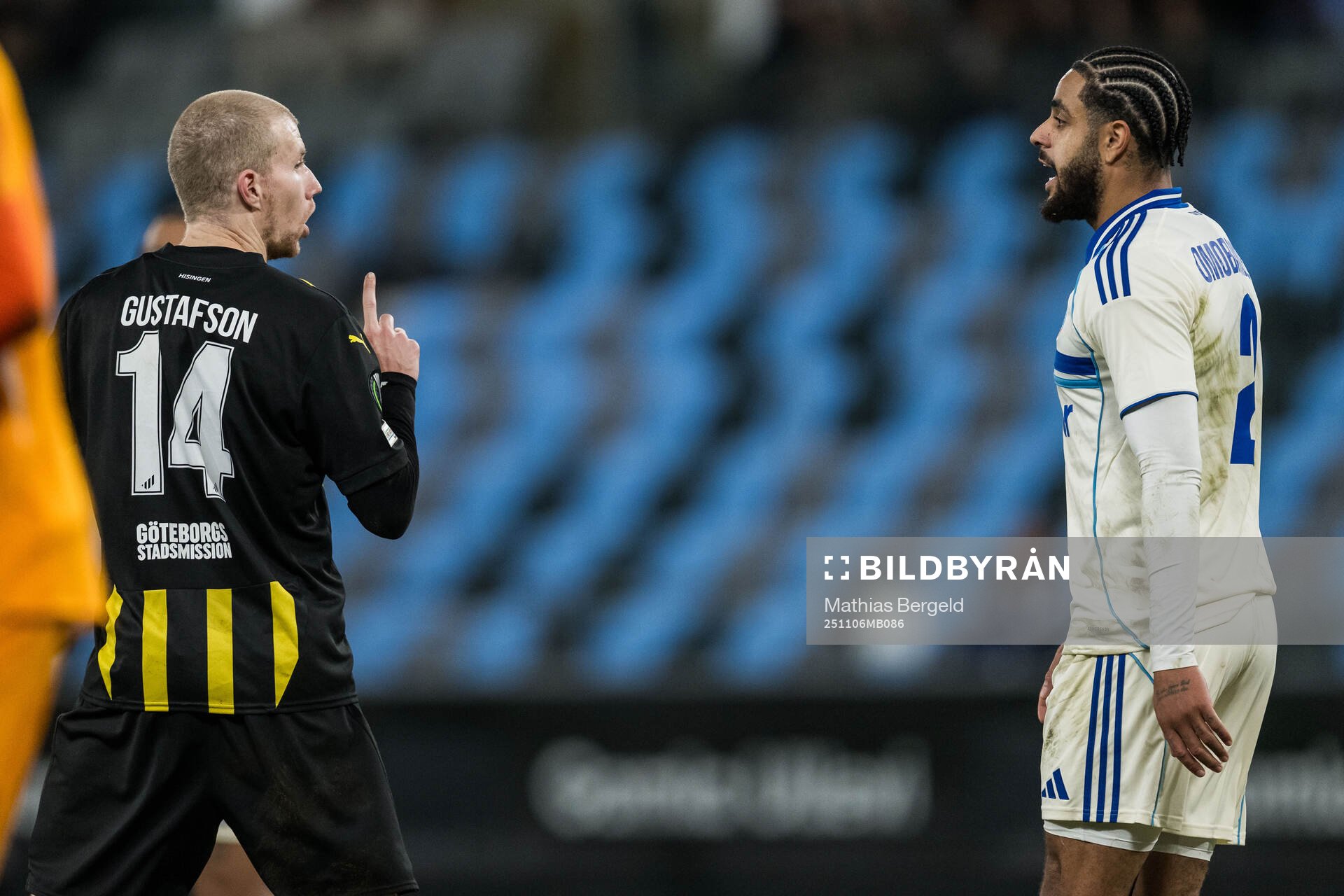 Simon Gustafson of Häcken and Andrew Omobamidele of