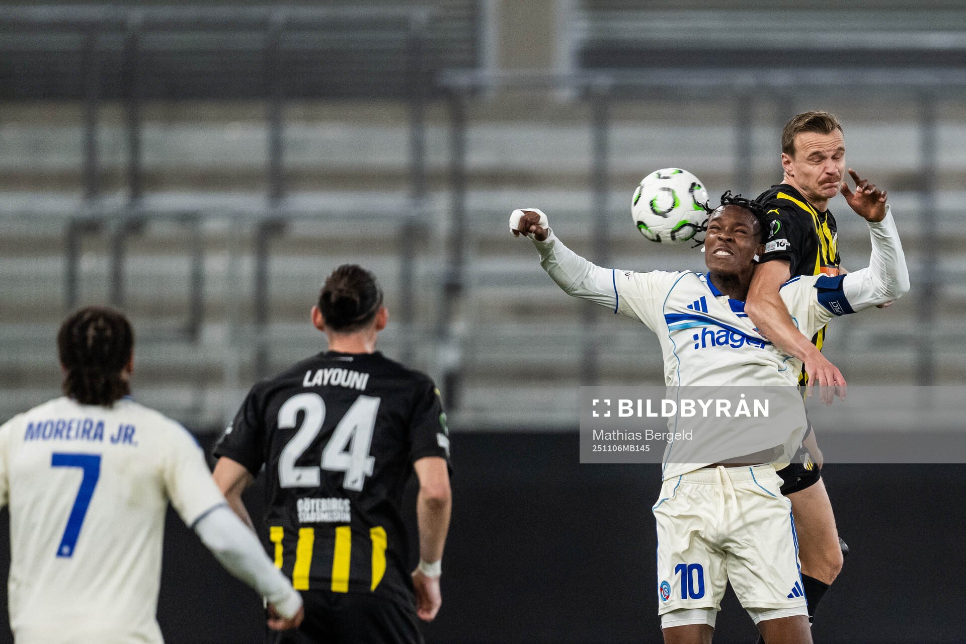 Emmanuel Emegha of Strasbourg and Marius Lode of Häcken