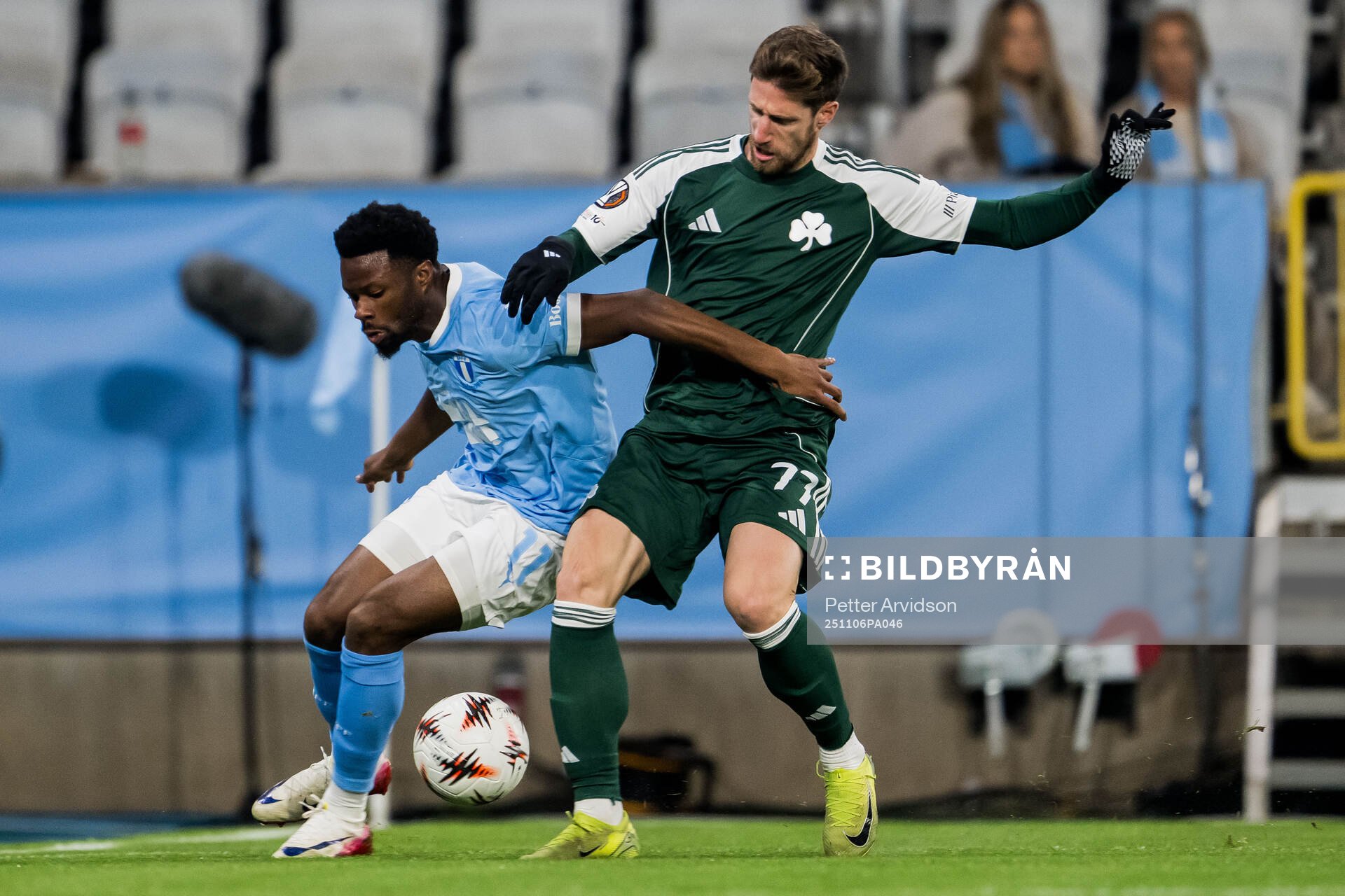 Emmanuel Ekong of Malmö FF and Giorgos Kiriakopoulos of