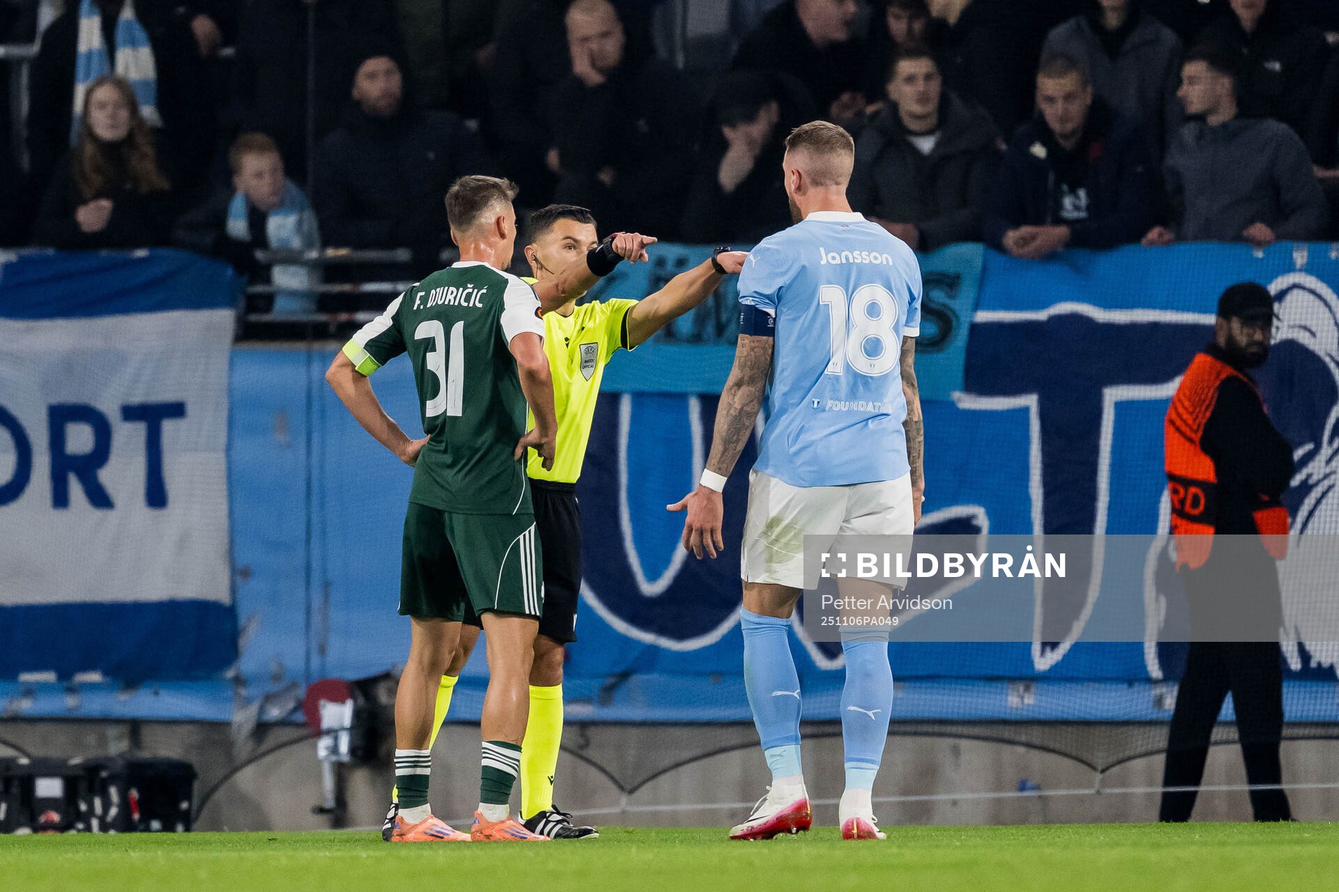 Pontus Jansson of Malmö FF reacts against referee Nicholas