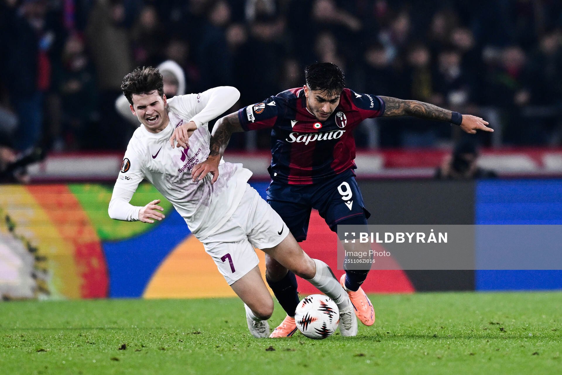 Mads Hansen of Brann and Santiago Castro of Bologna