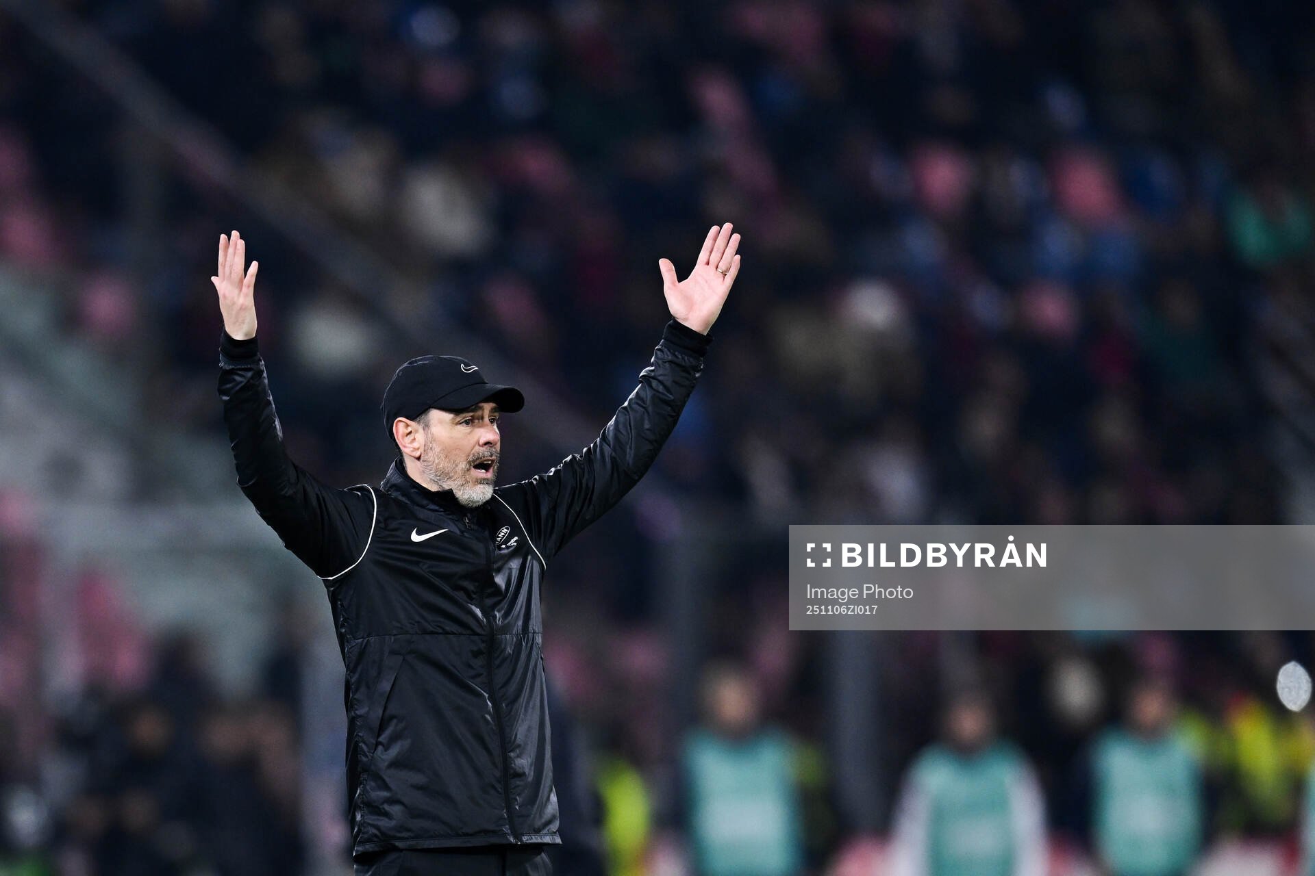 Head coach Freyr Alexandersson of Brann reacts